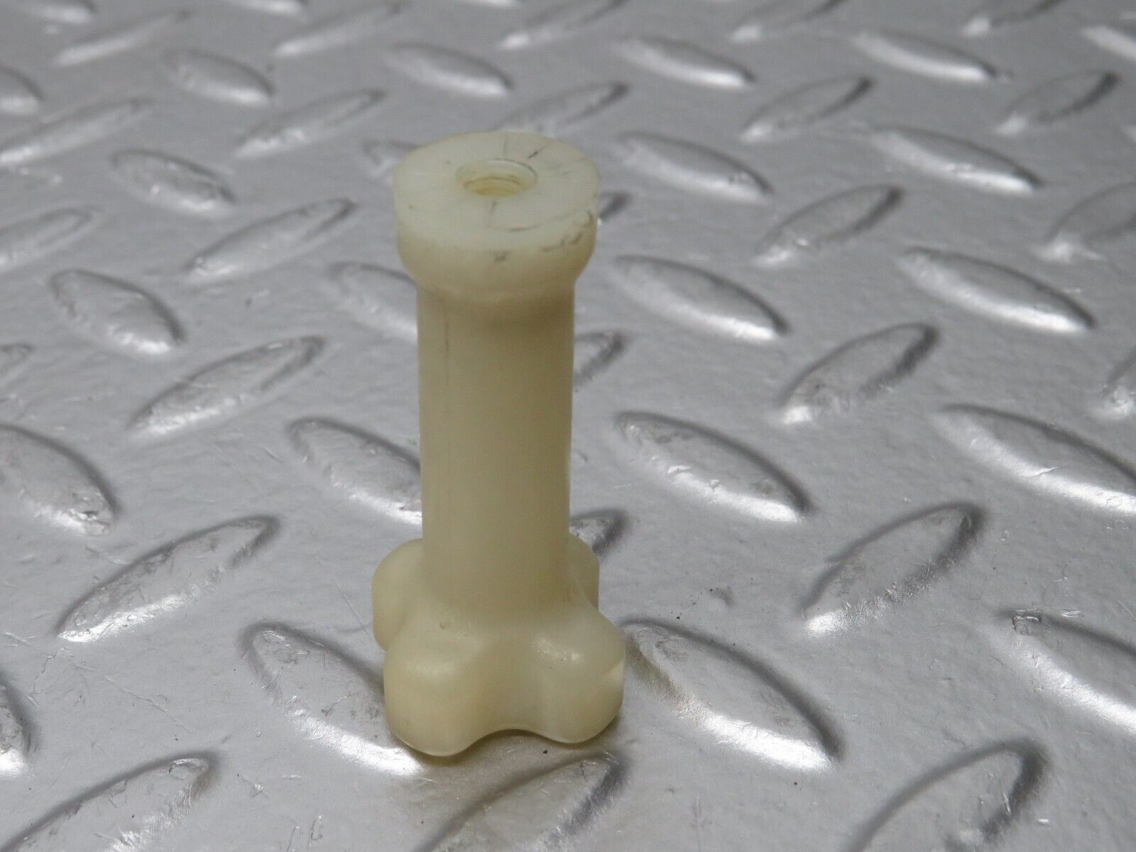 31250 Mercedes-Benz S124 220TE Windscreen Washer Reservoir Holder 2018690028