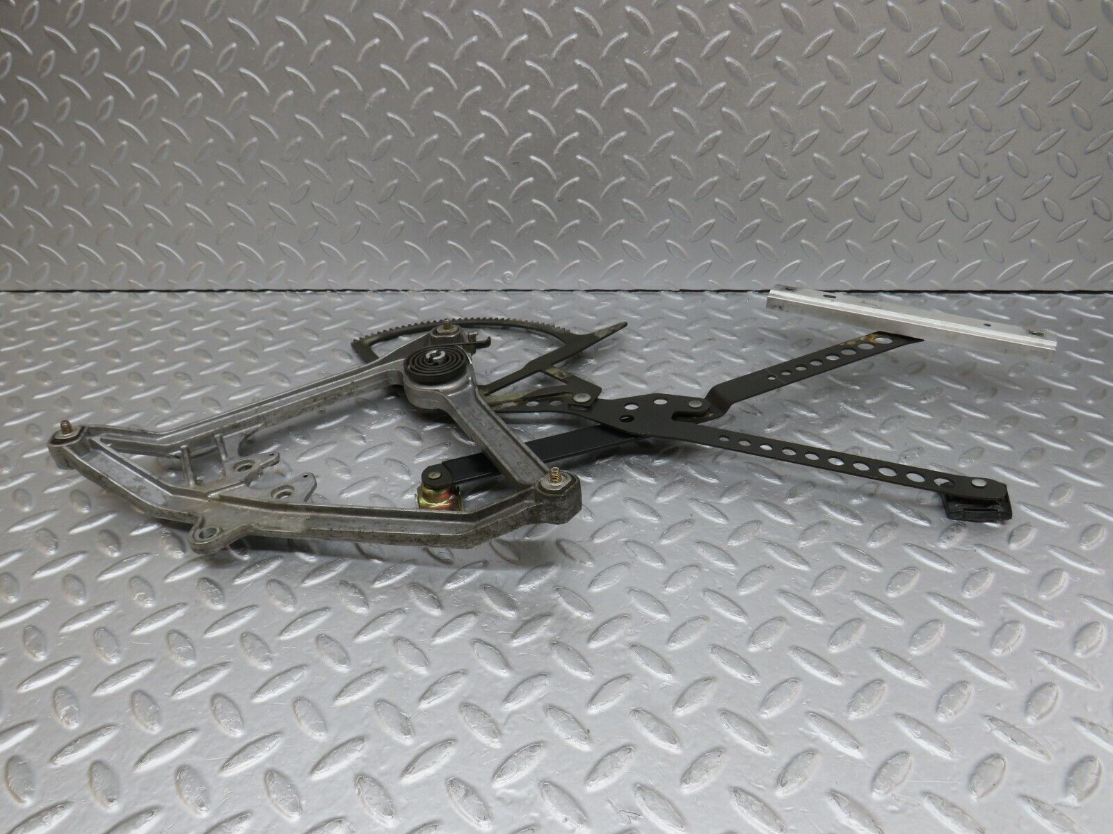 35988 Mercedes-Benz W126 420SE Front Left Power Window Regulator