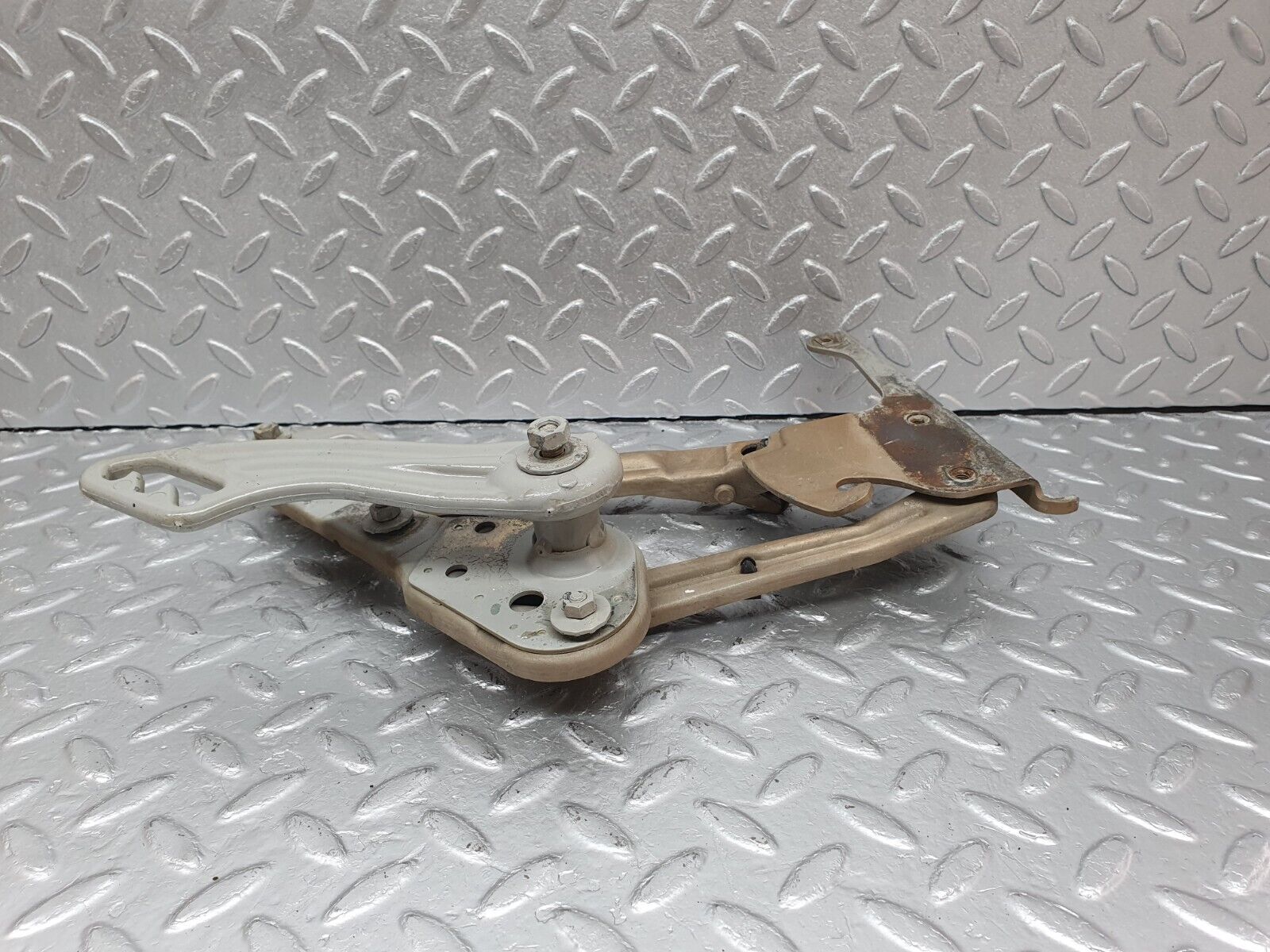 41438 Mercedes-Benz W124 200E Bonnet Hinge Left Side 1248870974 1248800128