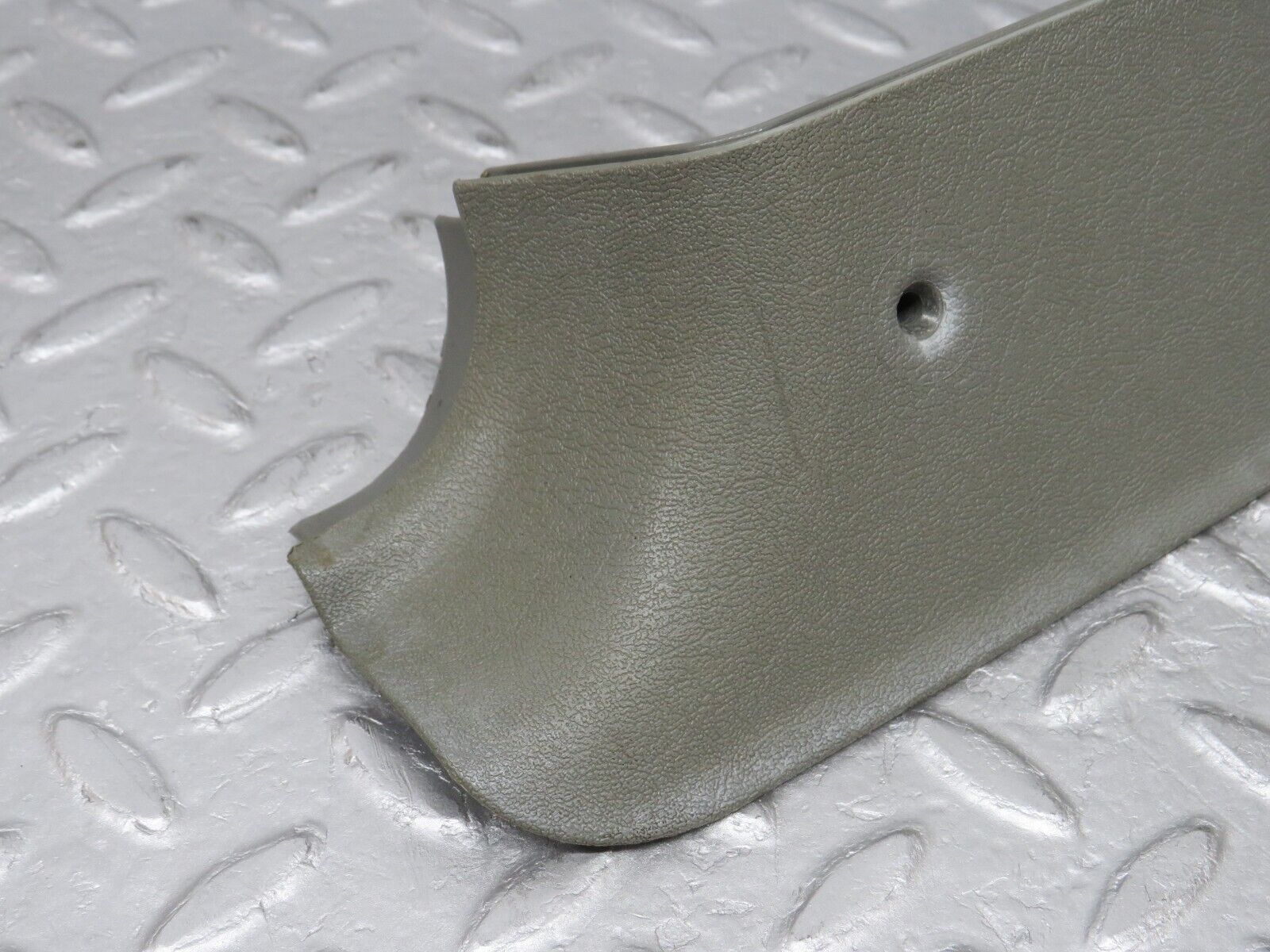 35981 Mercedes-Benz W126 420SE B Pillar Bottom Cover Left Grey 1266920122