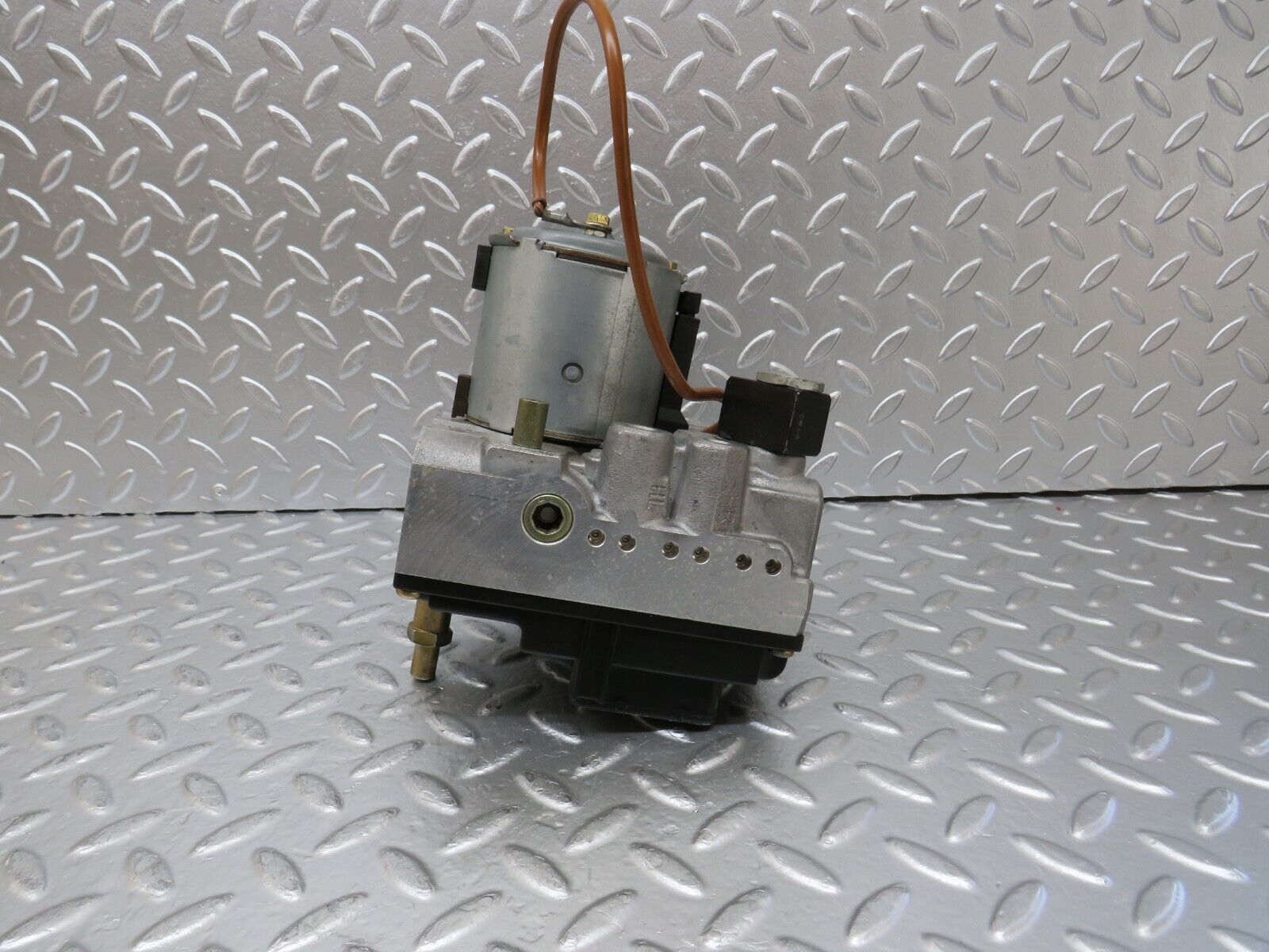 24937 Mercedes-Benz W140 S320 ABS Pump Bosch 0130108057