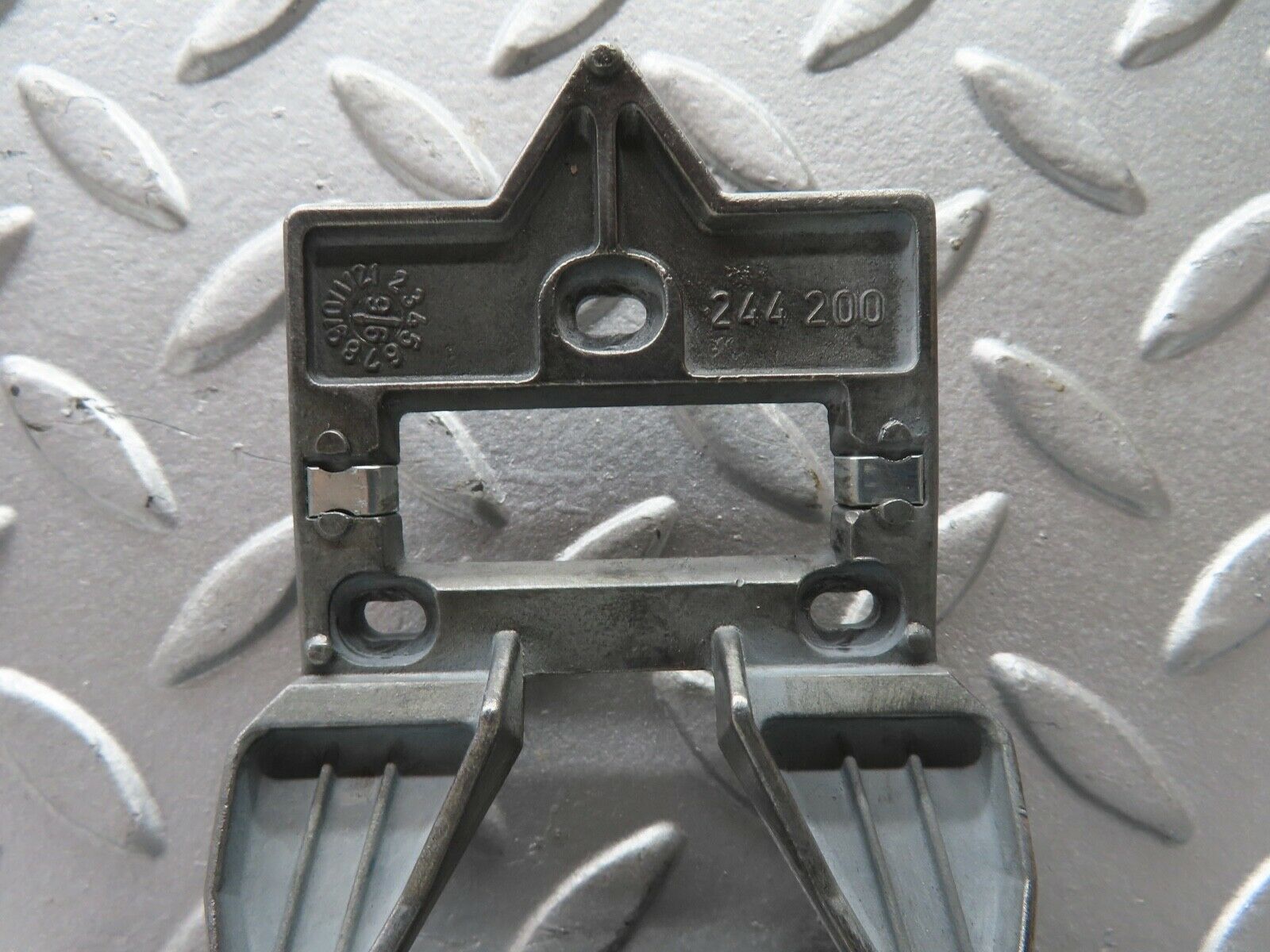 19424 Mercedes-Benz C140 CL420 Coupe Rear View Mirror Bracket