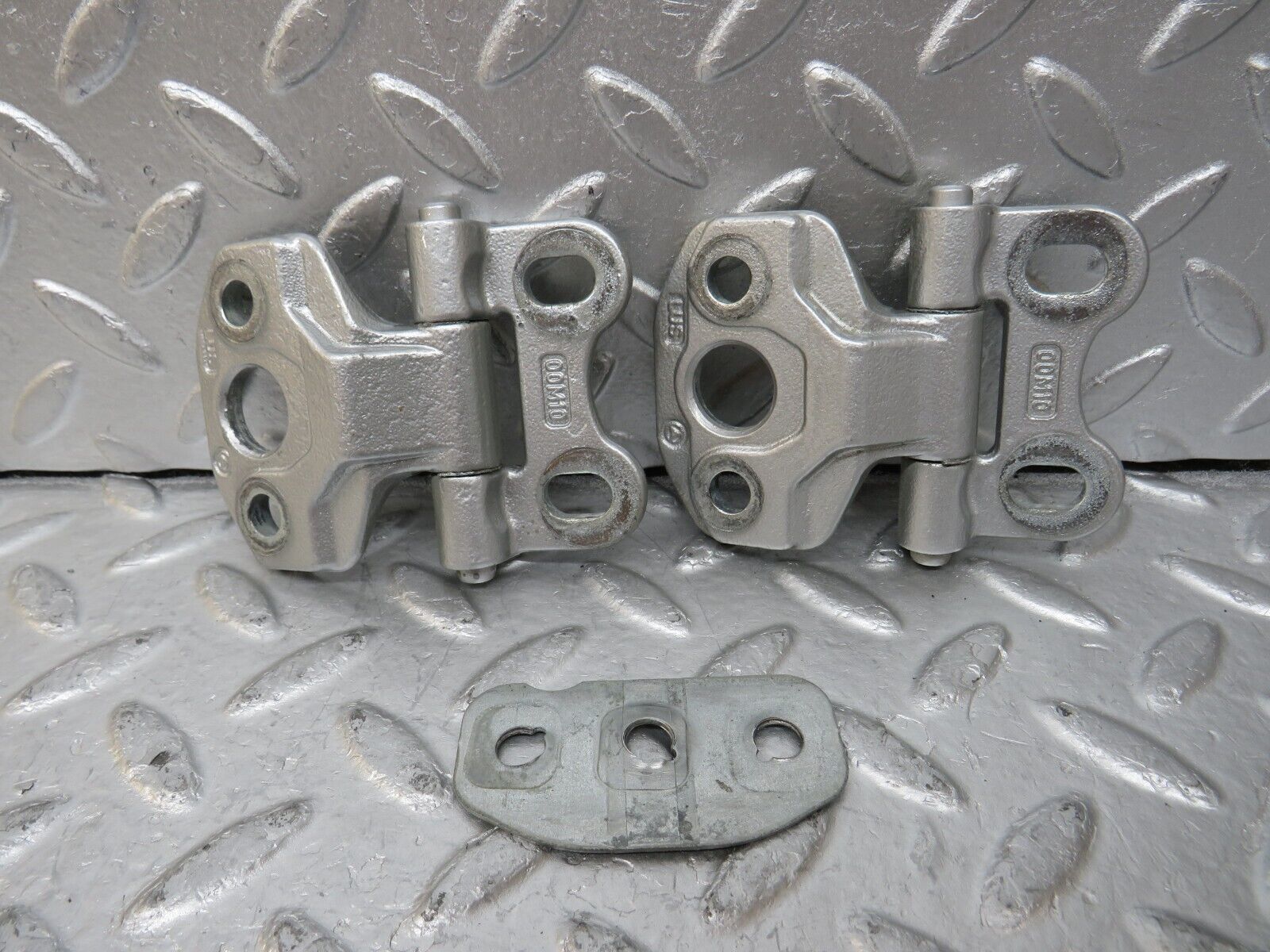 34914 Mercedes-Benz W210 320E Door Hinge Right Side