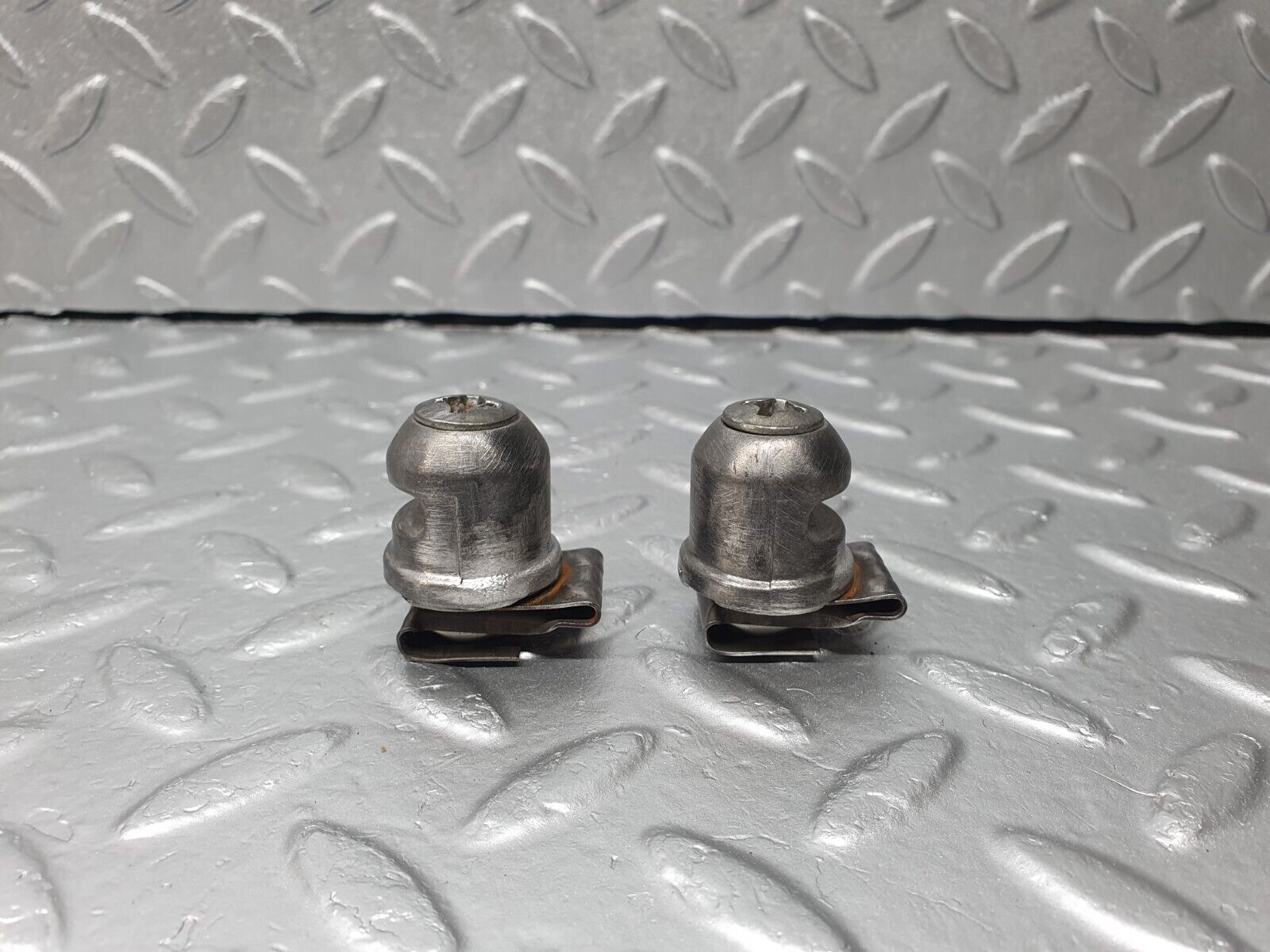 41287 Mercedes-Benz W126 300SE Rear Seat Holder 2x