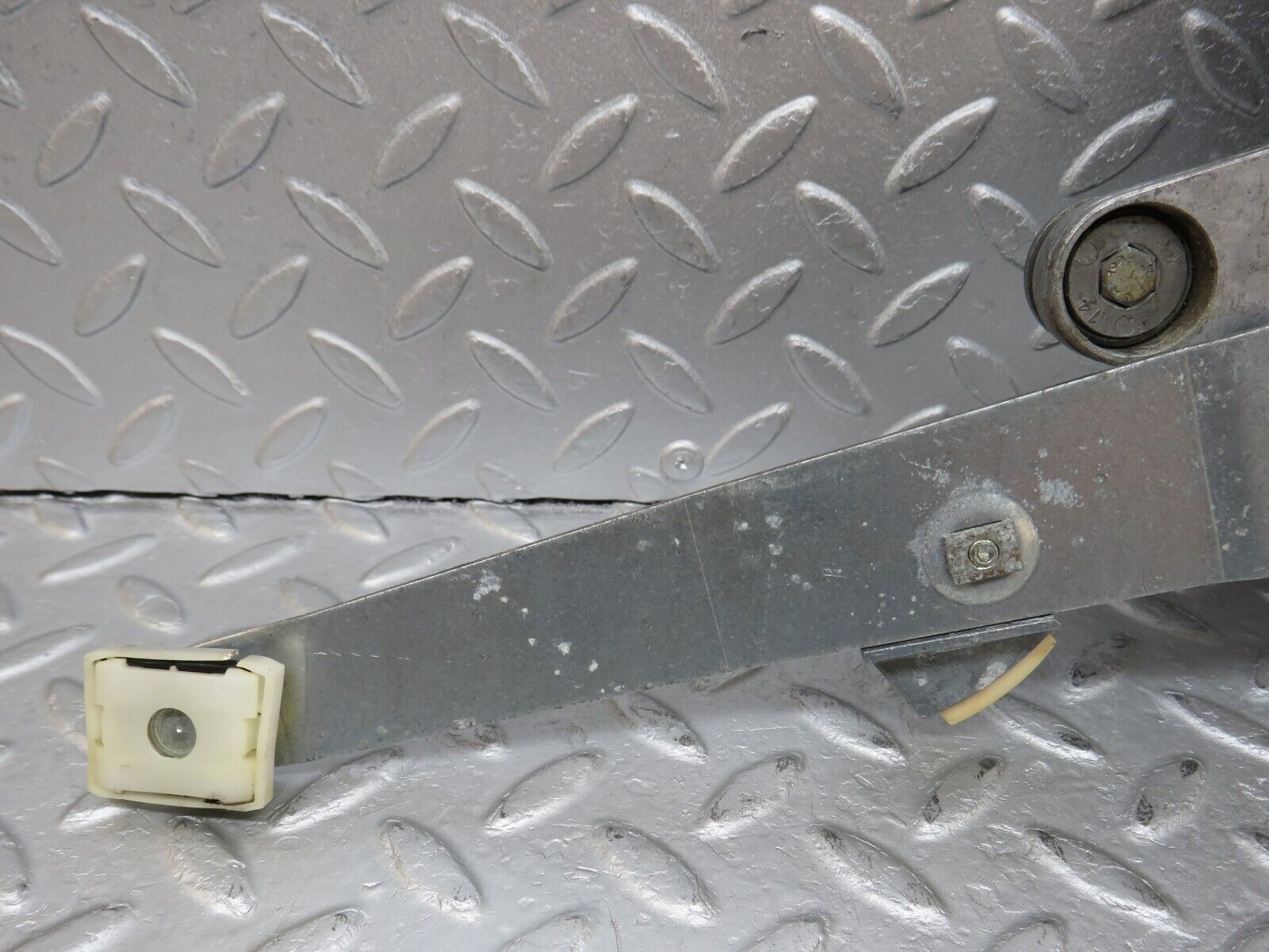 35986 Mercedes-Benz W126 420SE Rear Left Power Window Regulator 1267350111