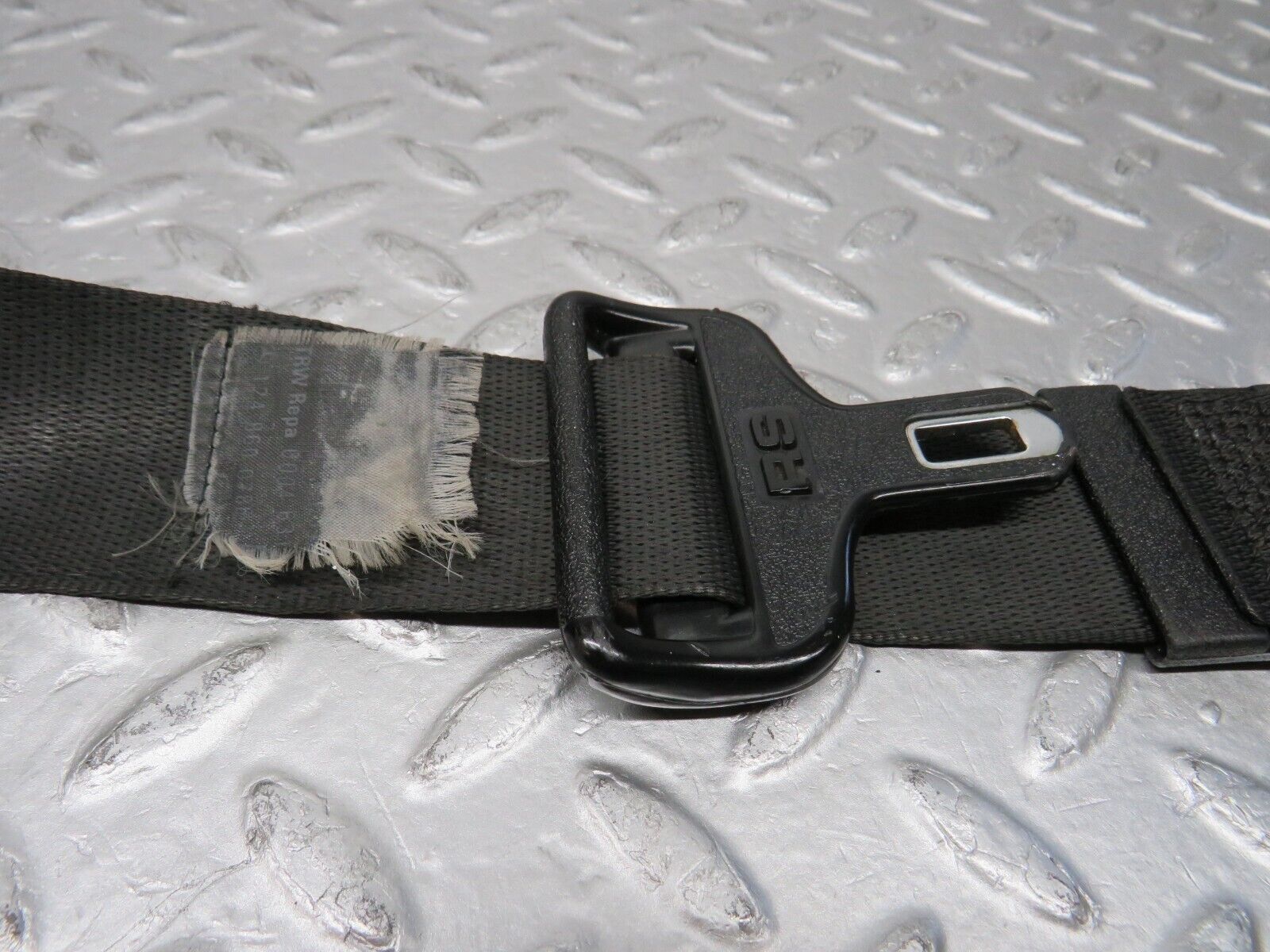 38001 Mercedes-Benz A124 320E Cabriolet Front Left Seat Belt With Buckle 1268600786 1248606569 1248680581