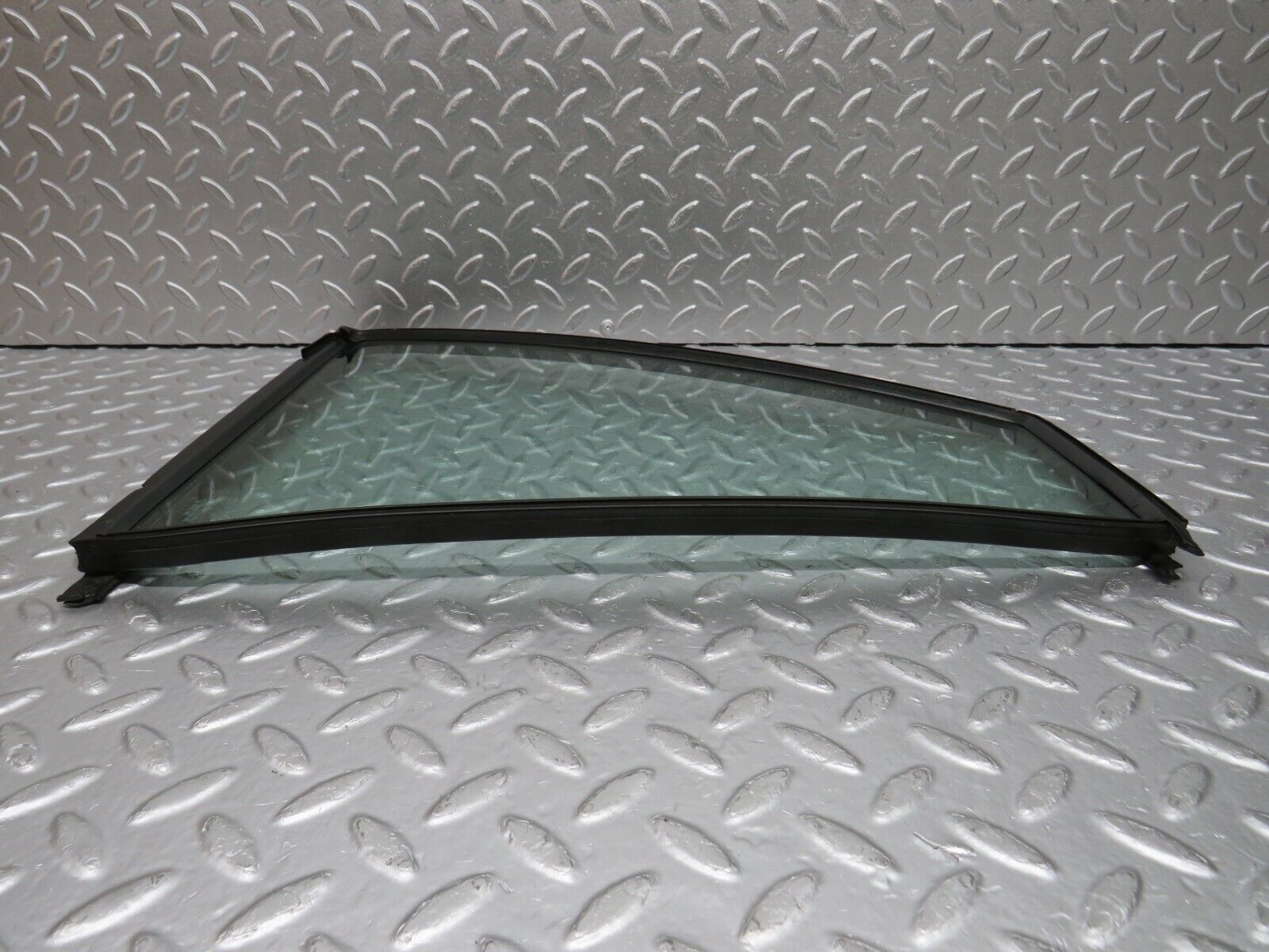 33139 Mercedes-Benz S124 Rear Left Door Quarter Window Glass 1247350824