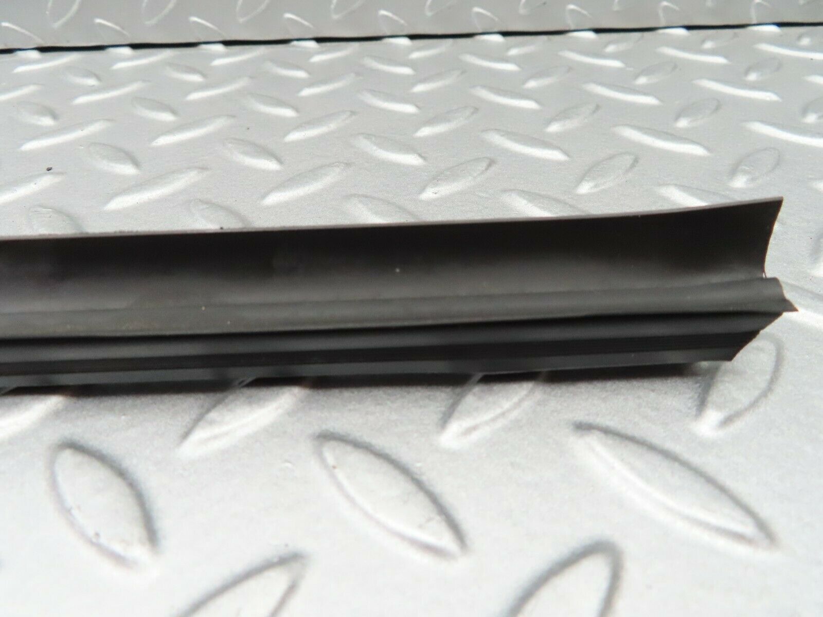 5271 Mercedes-Benz W124 230E Inner Window Weatherstrip Seal Front Right