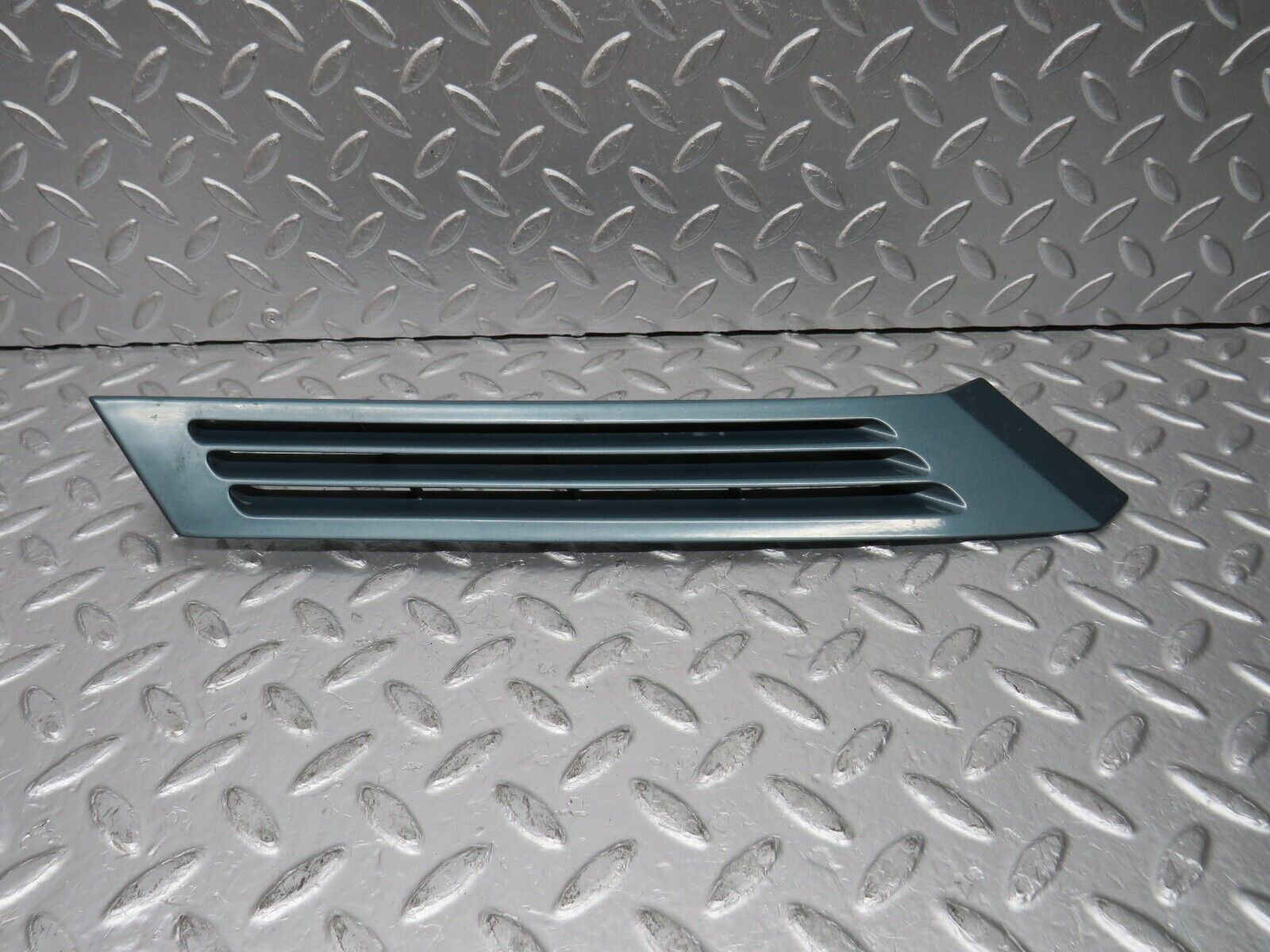 30809 Mercedes-Benz W201 190E 2.0L C Pillar Exterior Cover Left Side 2016980189