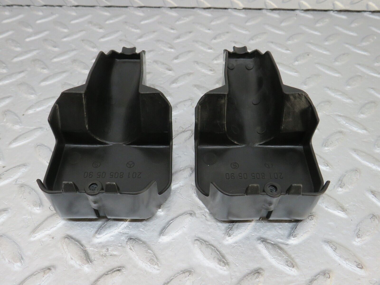 36637 Mercedes-Benz W201 190E 2.0L Rear Door Lock Vacuum Actuator 2x 2018050590