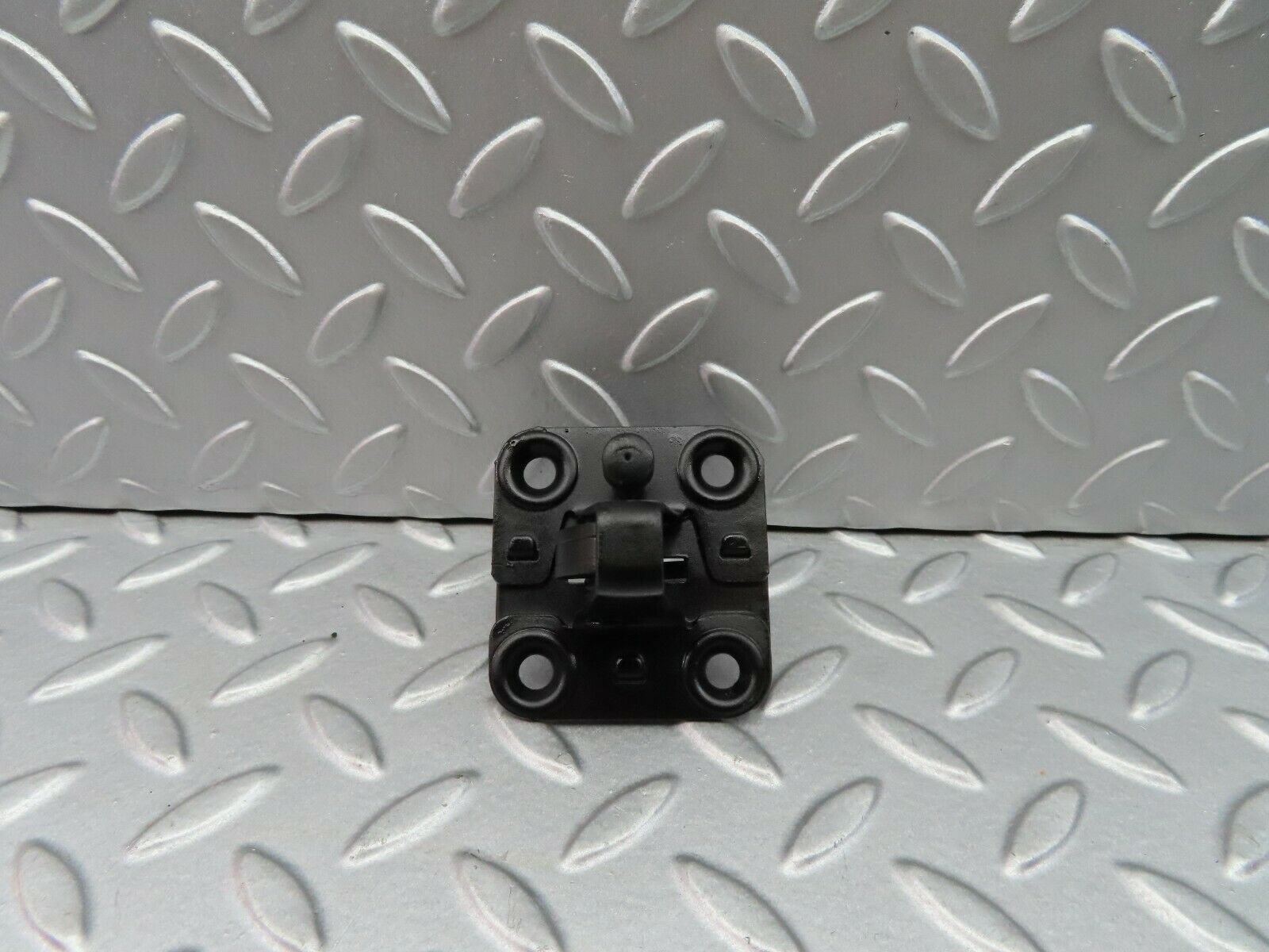 5782 Mercedes-Benz W123 200 Bonnet Lock Catch