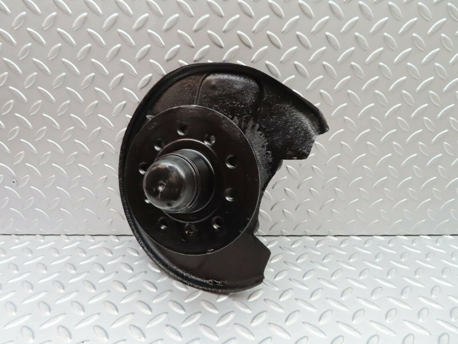 5521 Mercedes-Benz W114 280CE Front Left Wheel Hub