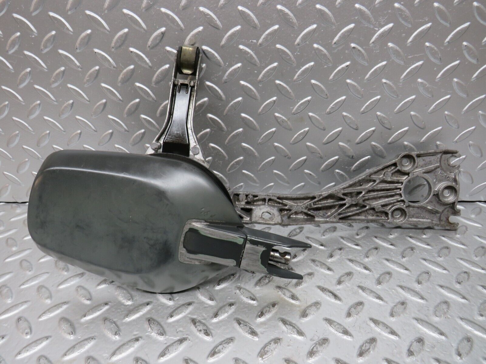 27837 Mercedes-Benz S124 300TE Wagon Wiper Mechanism Linkage Bosch