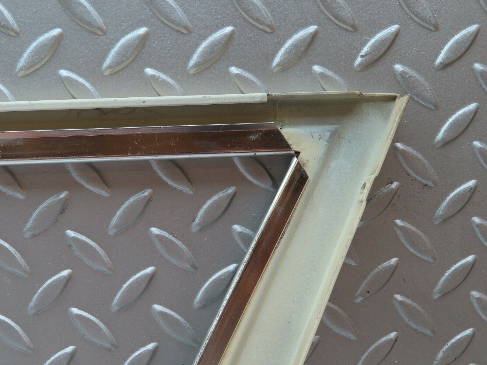 4025 Mercedes-Benz S123 200T Wagon Window Frame Rear Left