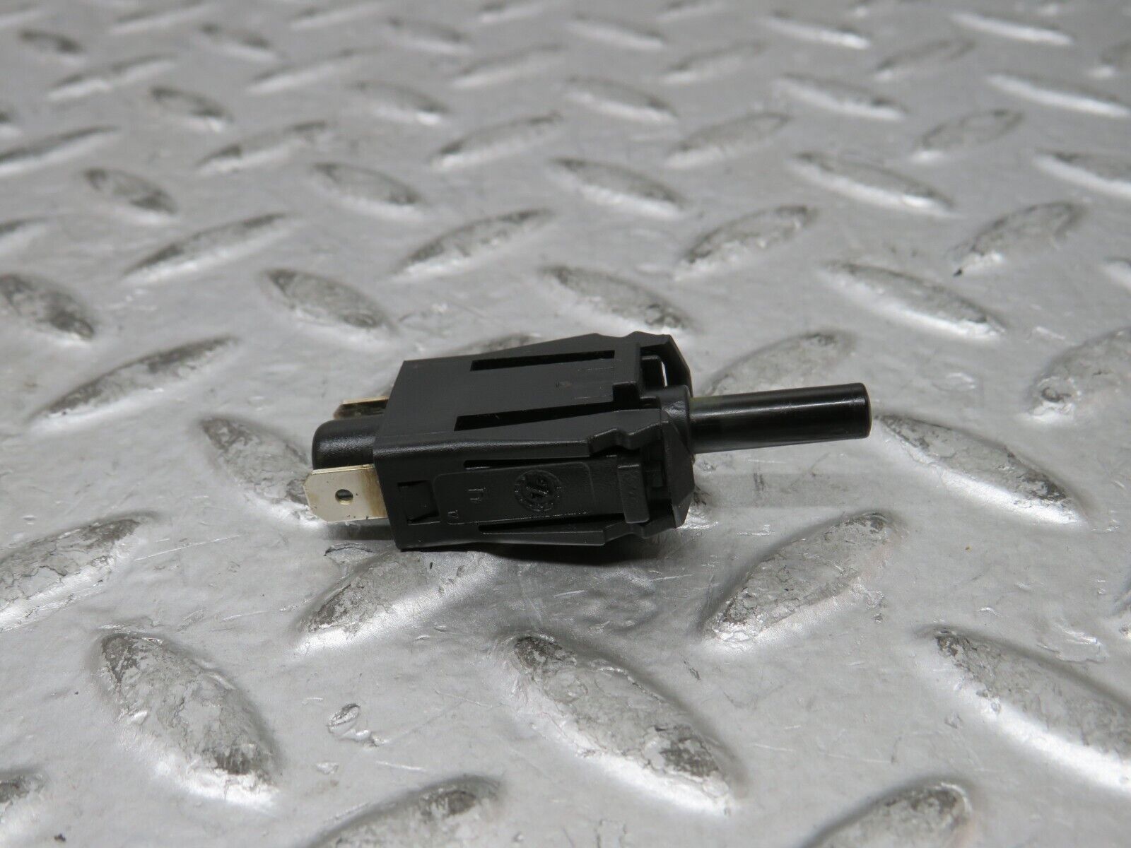 27800 Mercedes-Benz S124 300TE Wagon Door Contact Switch 0015458714