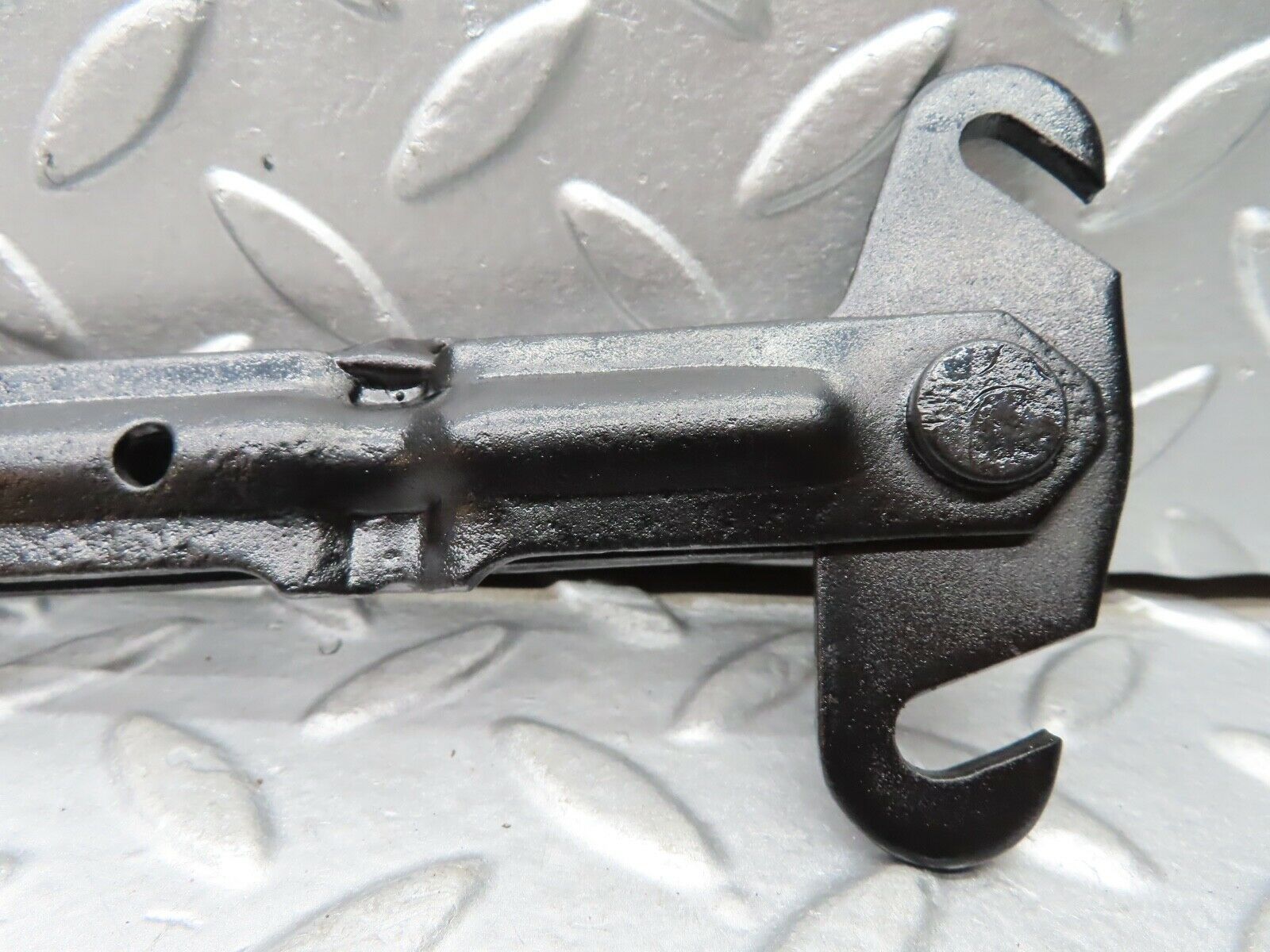 20947 Mercedes-Benz W114 250CE Coupe Handbrake Regulator