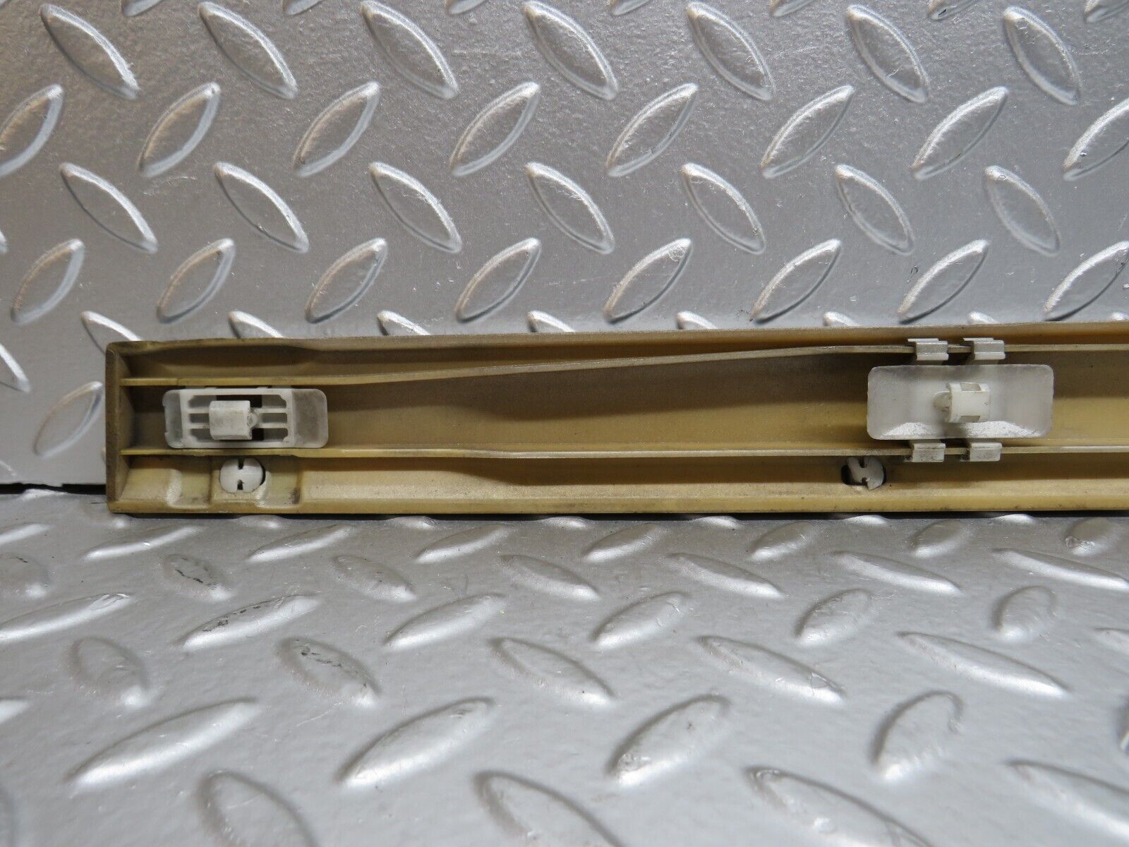 32287 Mercedes-Benz W220 S430 Front Left Door Centre Moulding Trim 2206900562