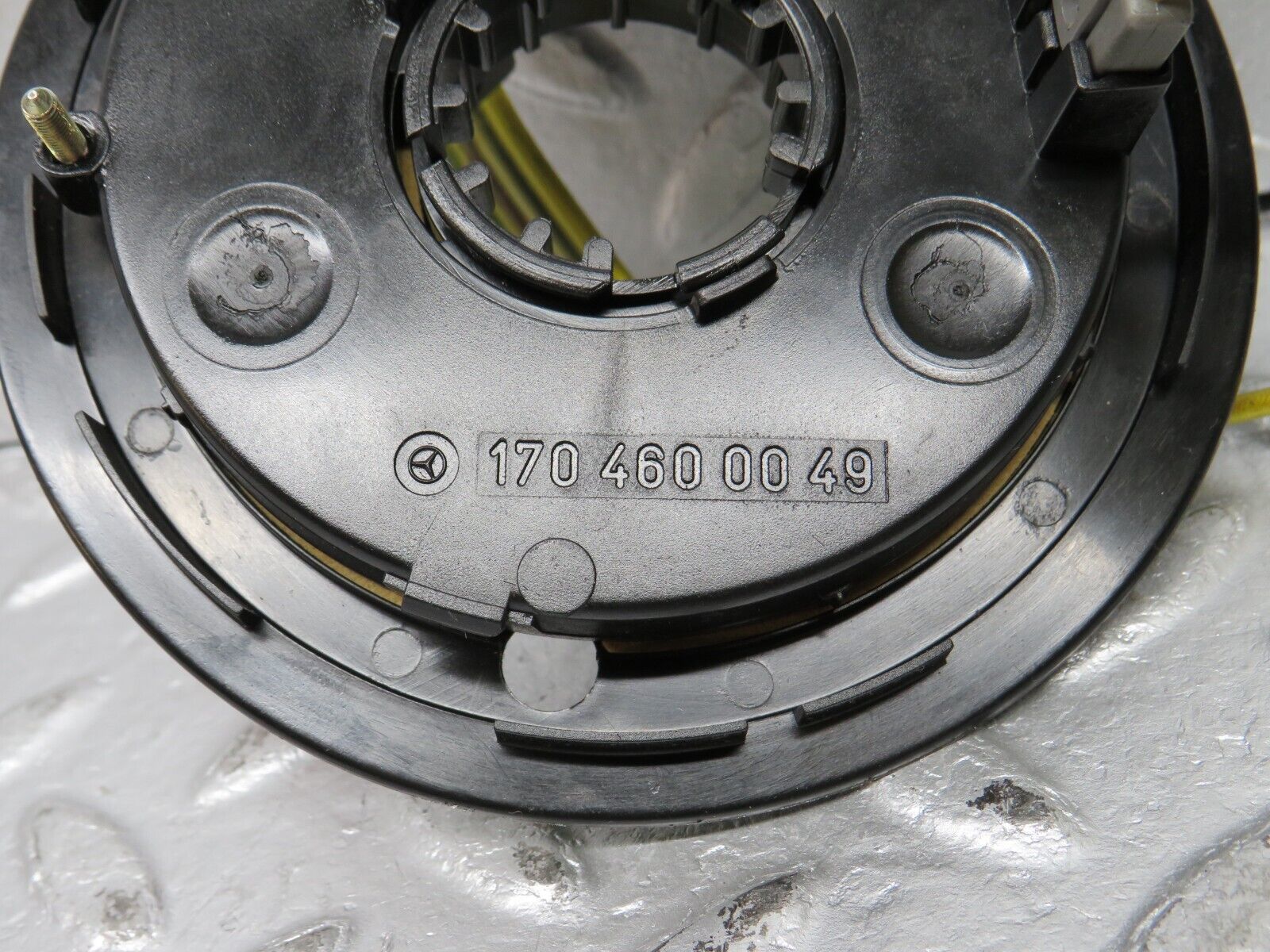 39475 Mercedes-Benz R129 320SL Coupe Steering Wheel Contact Plate 1704600049