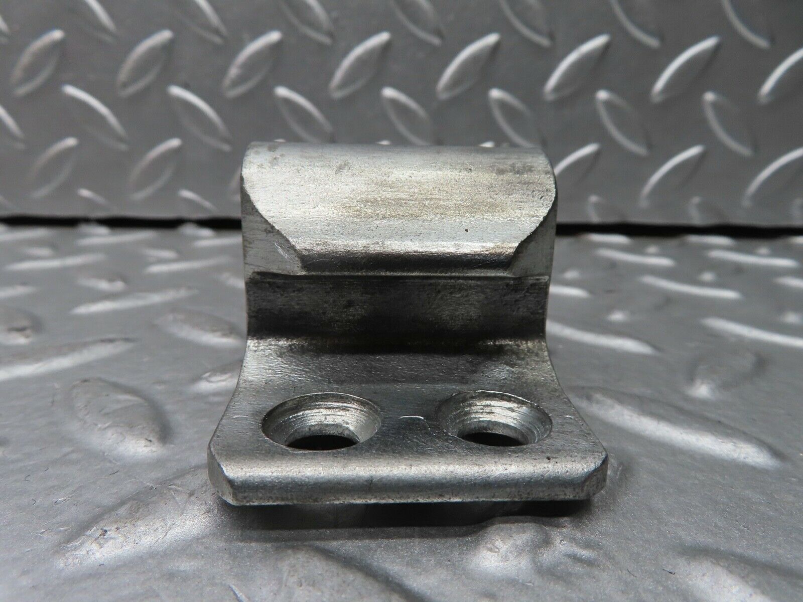 21518 Mercedes-Benz W126 300SE Door Lock Latch Left Side