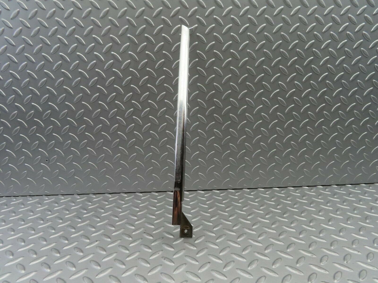 6224 Mercedes-Benz W126 380SE Rear Left Chrome Window Channel