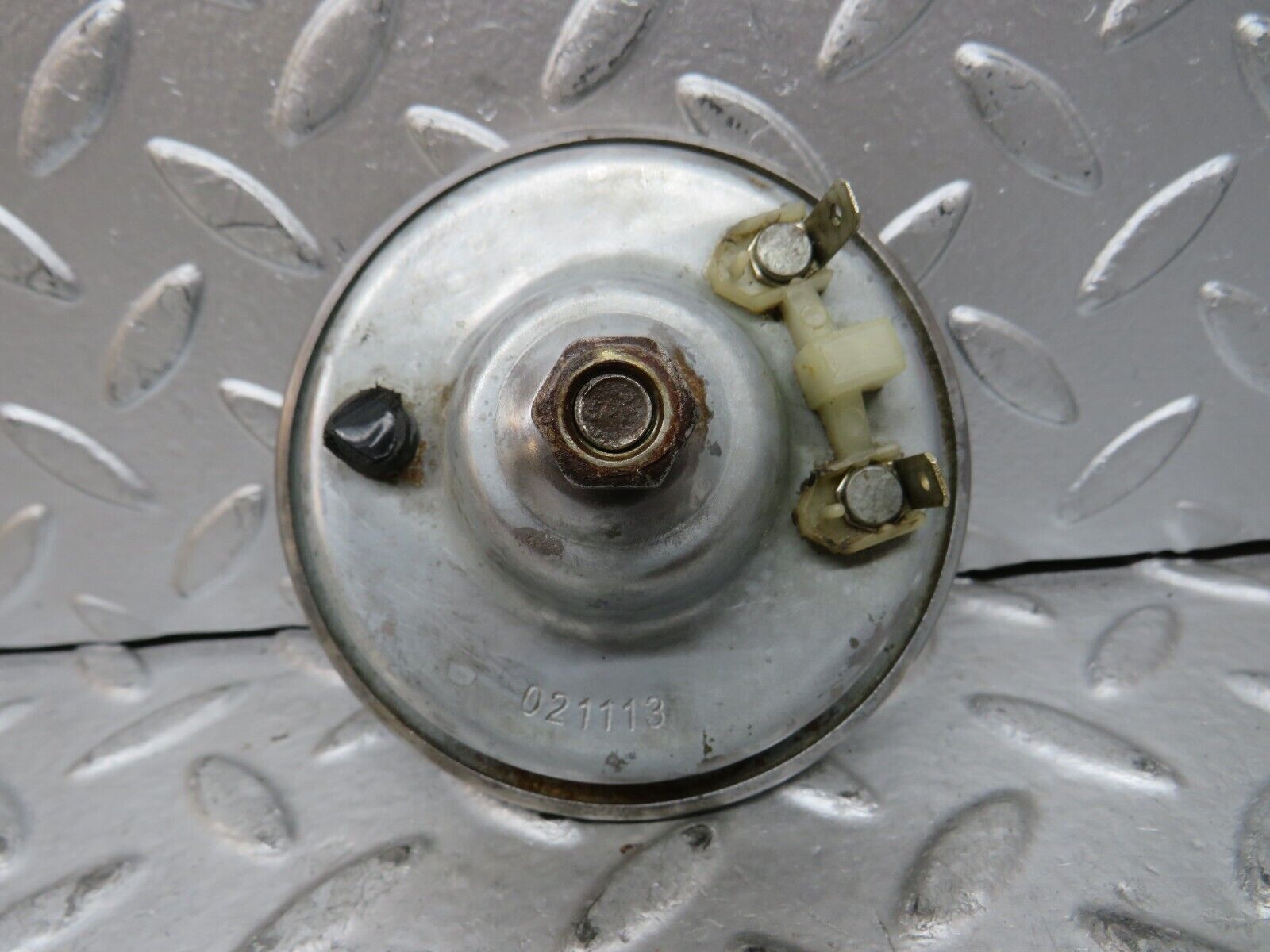 28838 Mercedes-Benz W123 230E Horn 021113