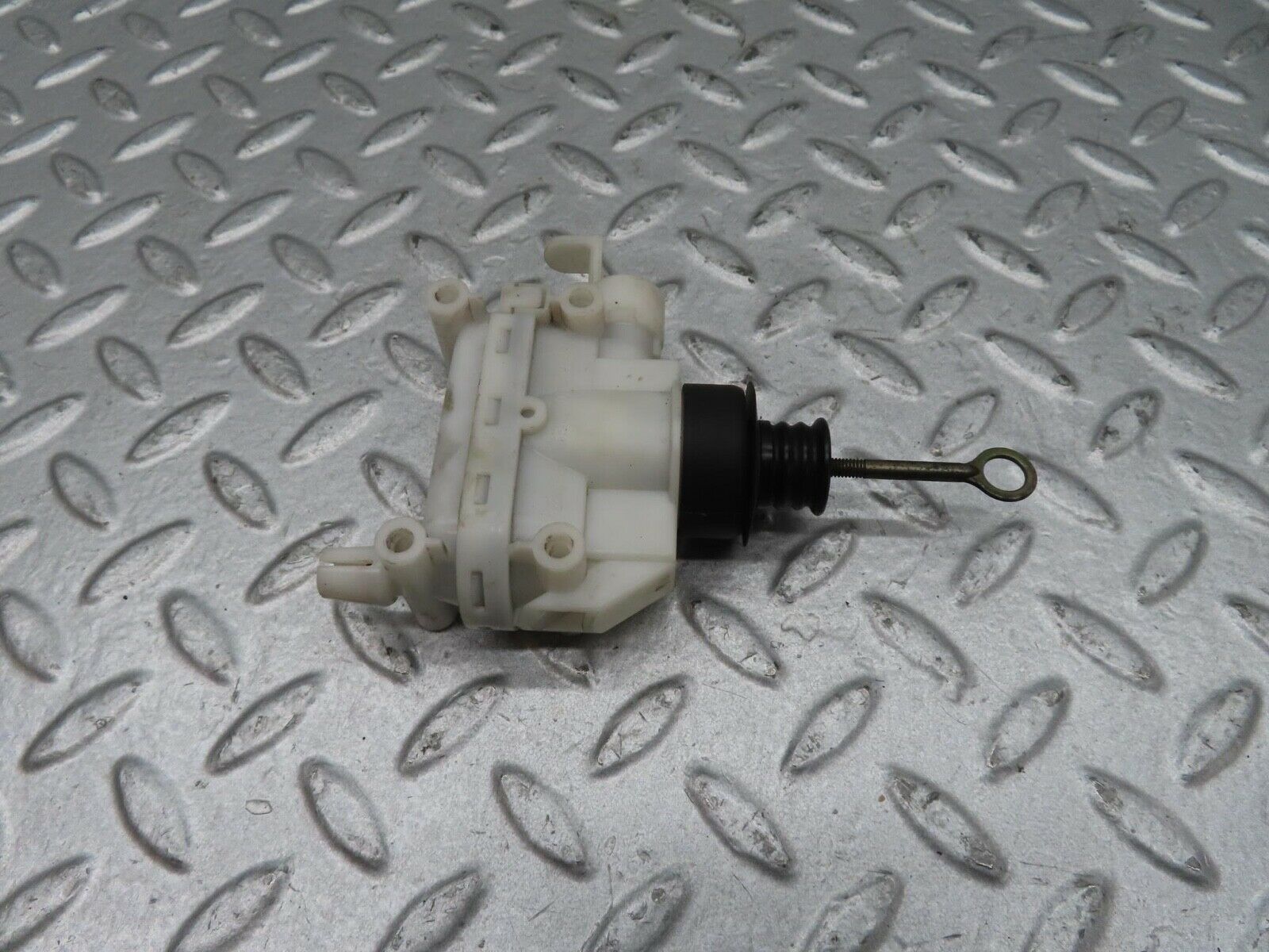 14551 Mercedes-Benz W201 190E Front Left Door Lock Vacuum Actuator
