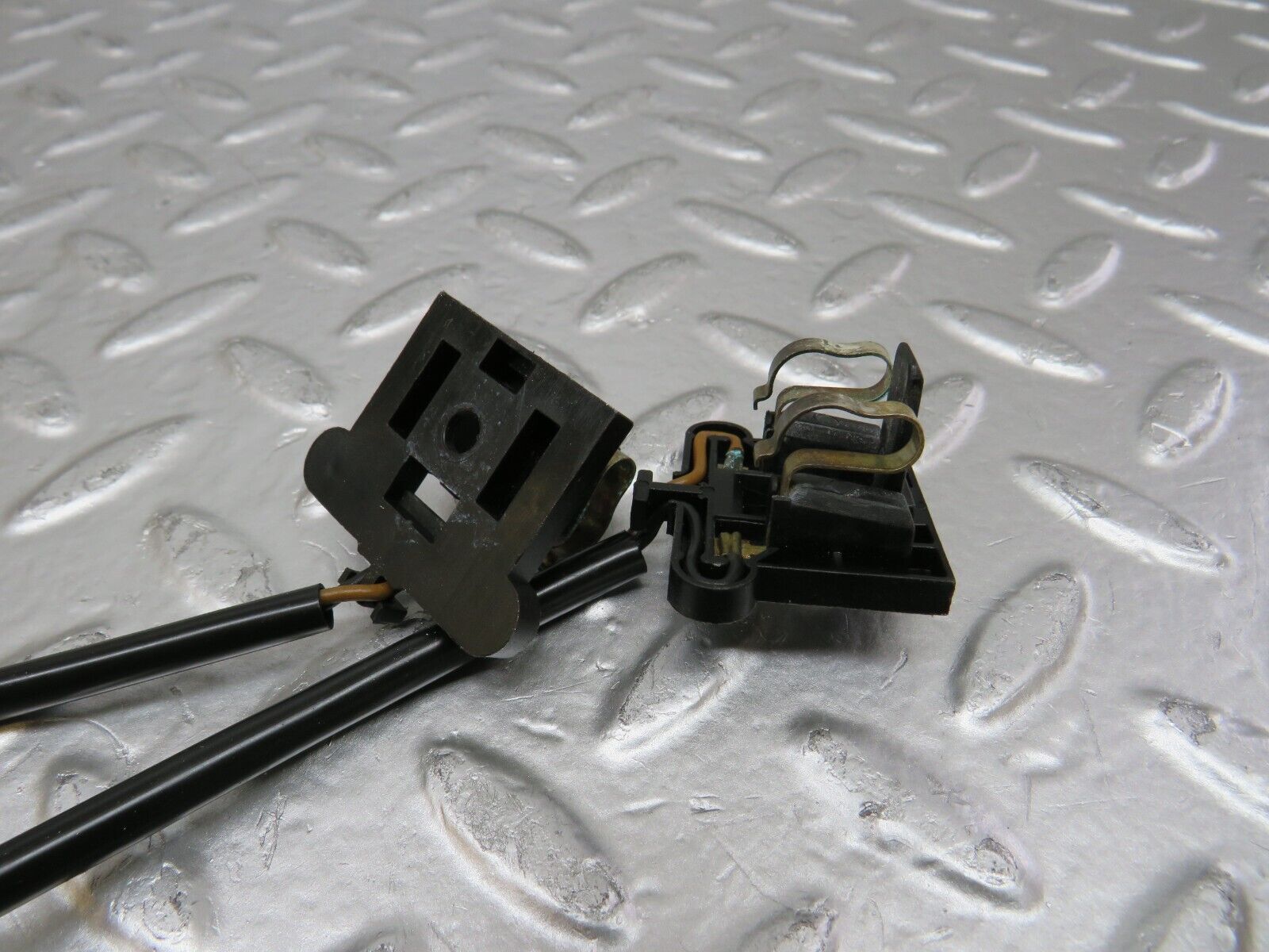 24957 Mercedes-Benz W140 S320 Sun Visor Lighting Contact Switch 2028101012