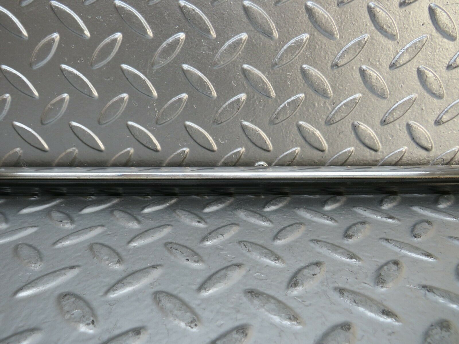 23643 Mercedes-Benz W114 280E Front Left Door Centre Moulding Trim