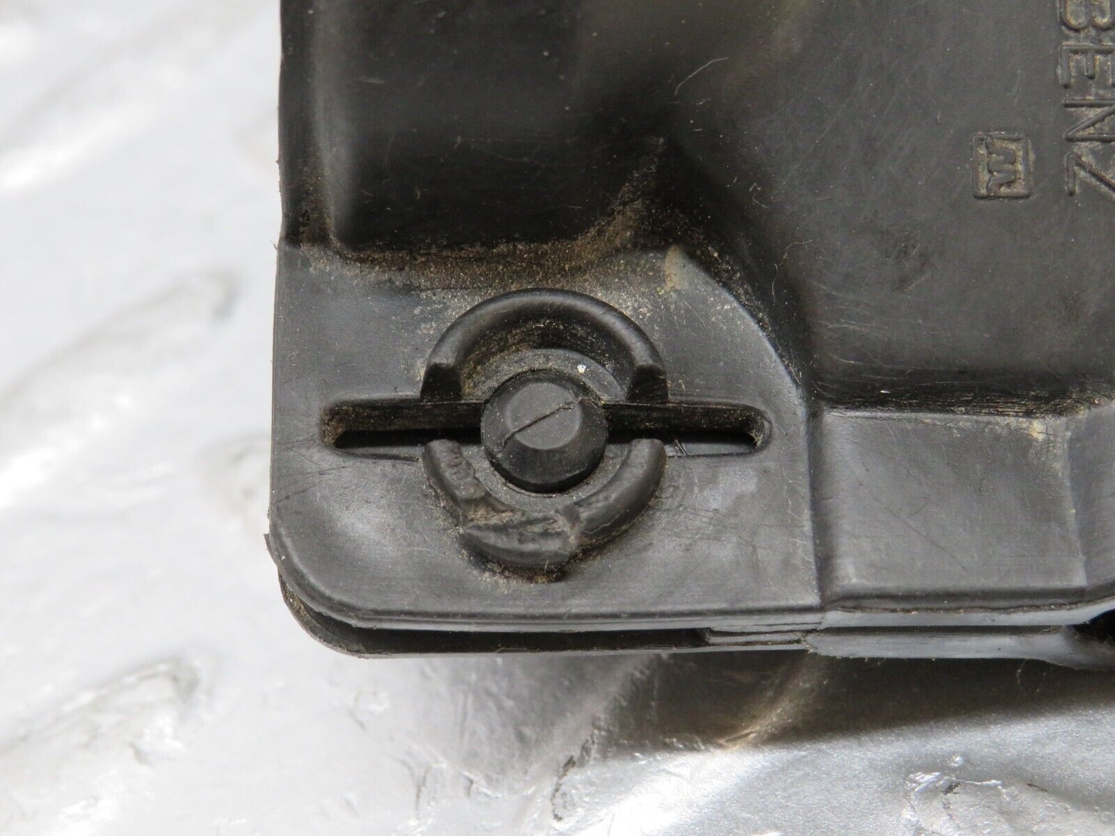 33917 Mercedes-Benz W124 260E Ignition Coil Cover Cap 0001582285