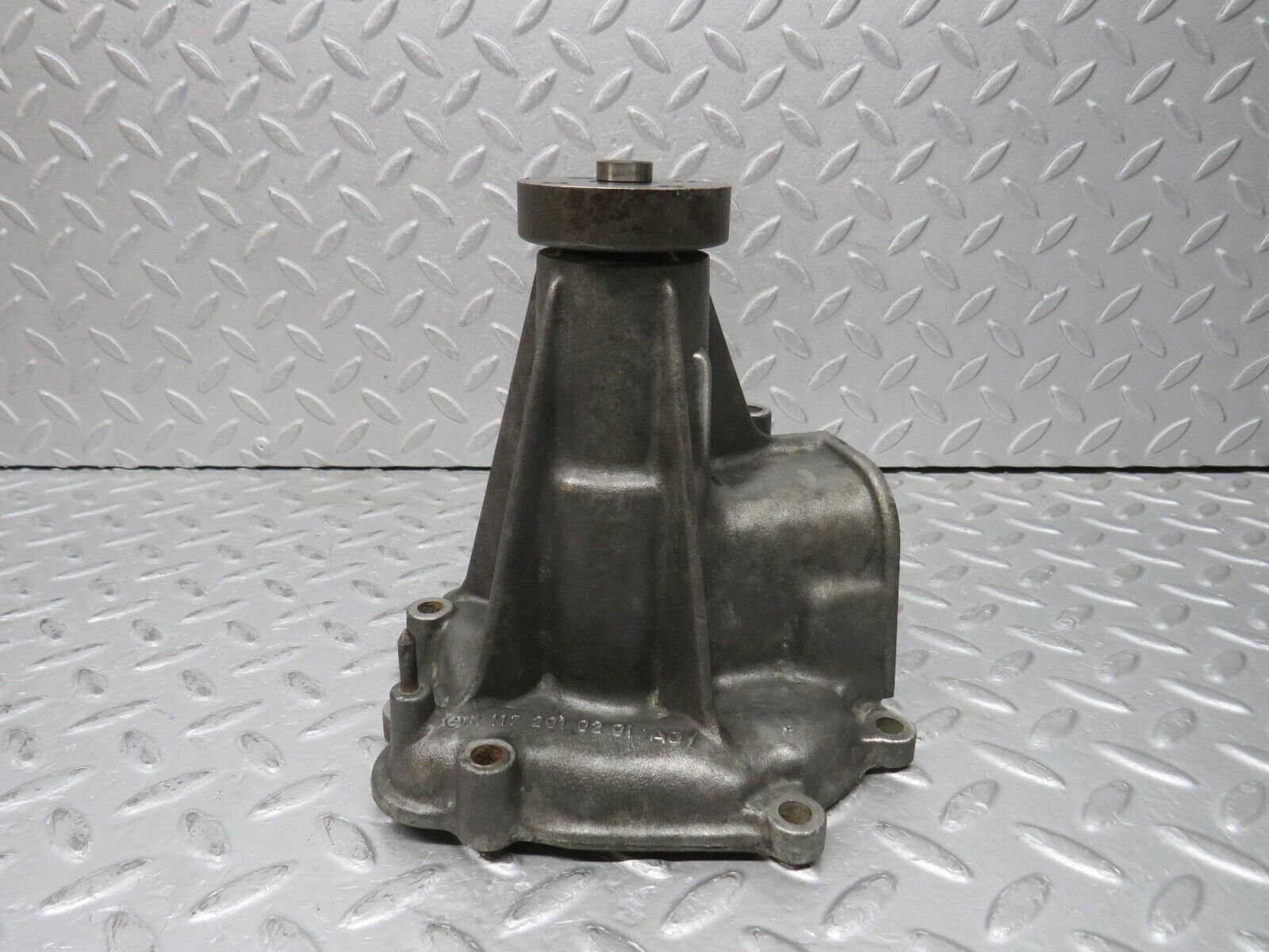 37641 Mercedes-Benz W109 300SEL Water Pump 1172010201 1162010207