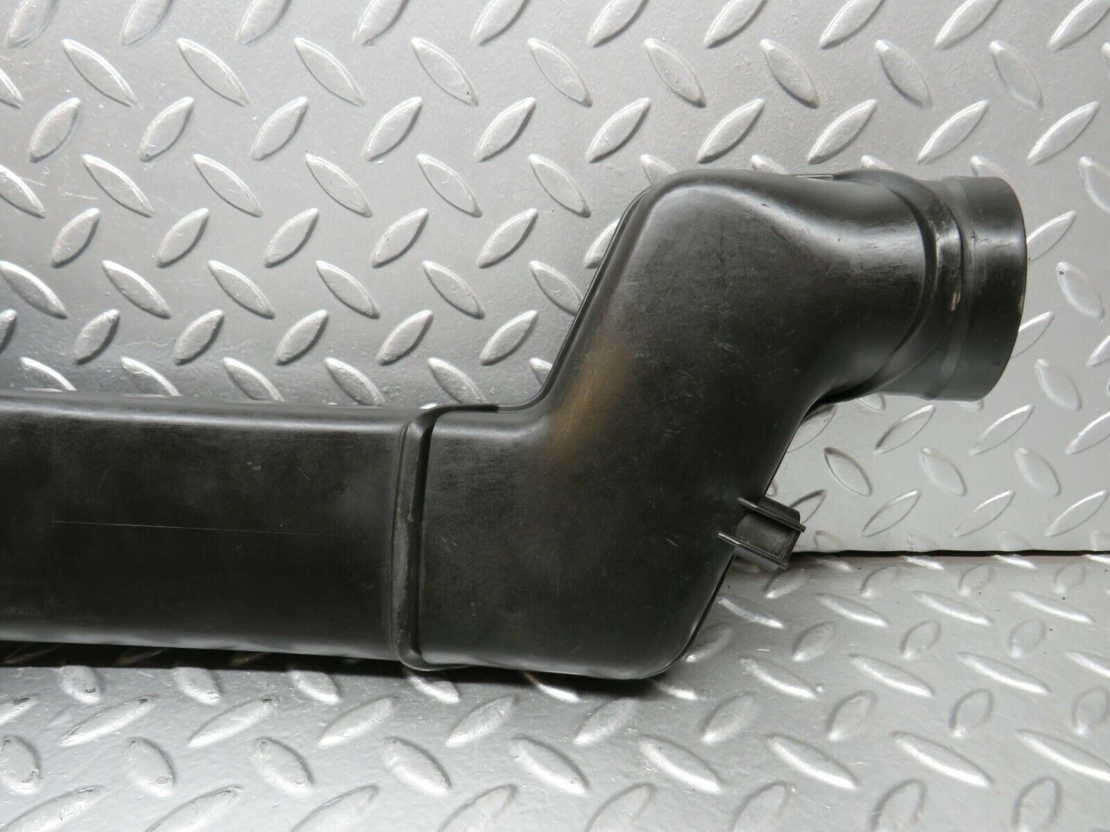 24268 Mercedes-Benz S124 220TE Wagon Air Intake Pipe 1111400012