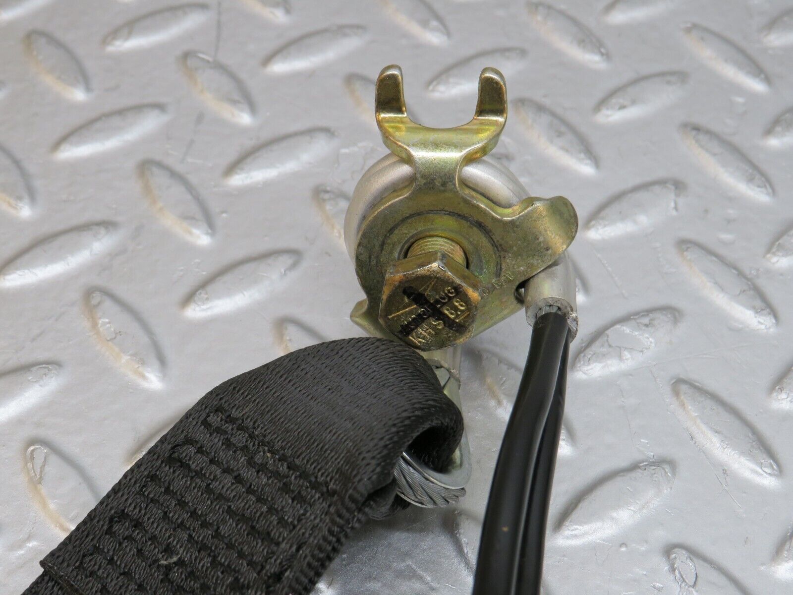 36758 Mercedes-Benz W201 190E 2.0L Rear Seat Belt & Buckle 1268601886 2018605685 2018606069