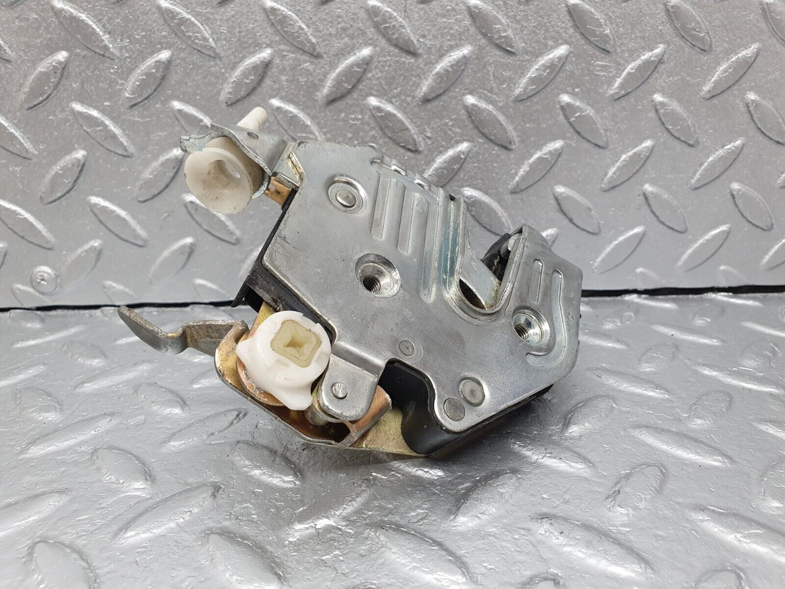 41500 Mercedes-Benz W124 200E Front Left Door Lock Mechanism