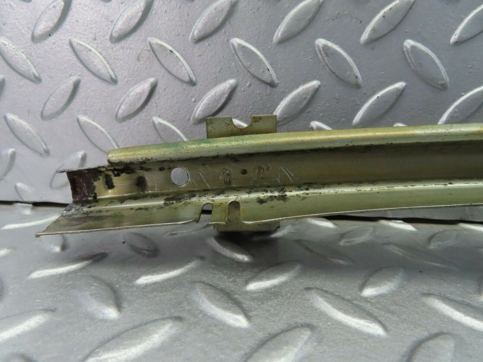 7852 Mercedes-Benz W115 220D Front Right Window Channel