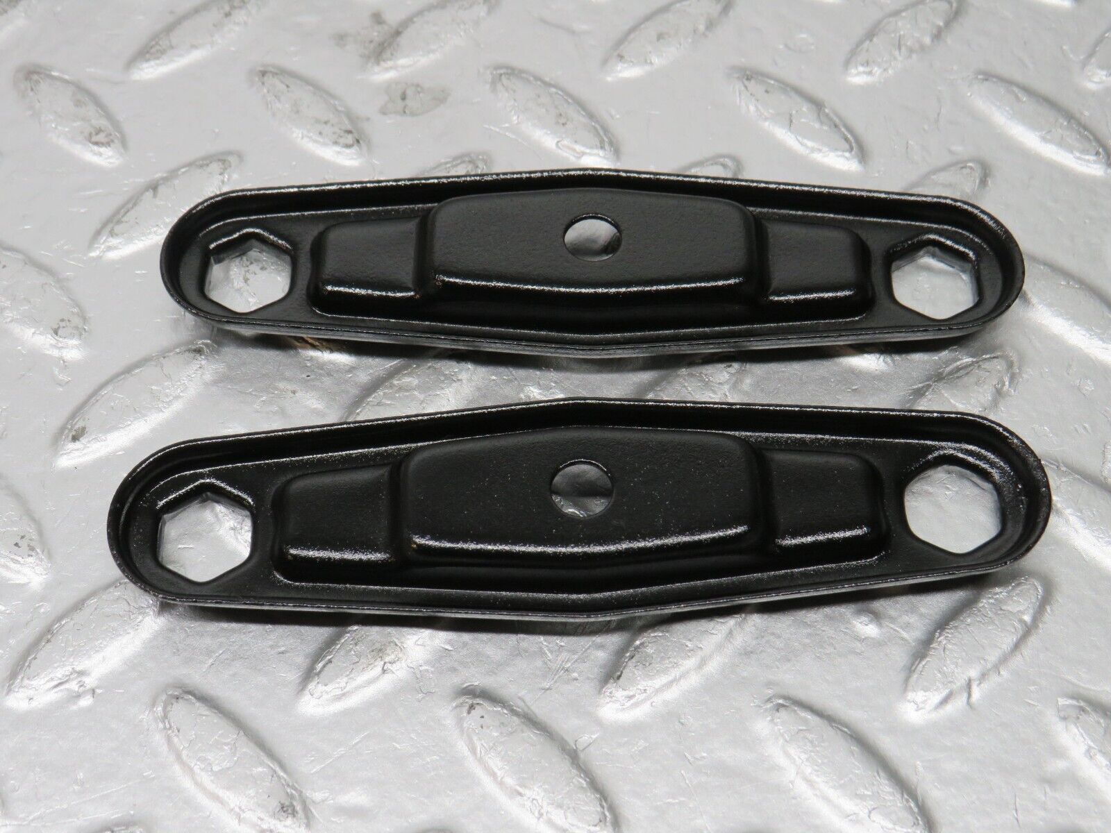 33774 Mercedes-Benz W201 190E 2.0L Fuel Injector Bracket