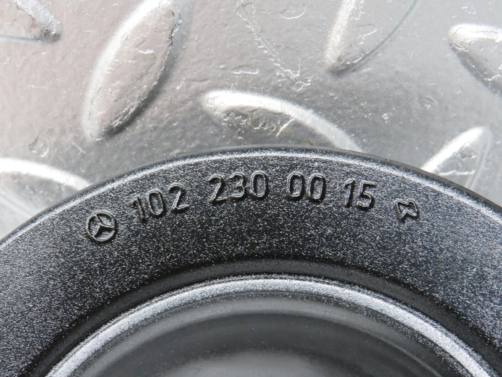 29881 Mercedes-Benz W123 230E Power Steering Pump Pulley 1022300015