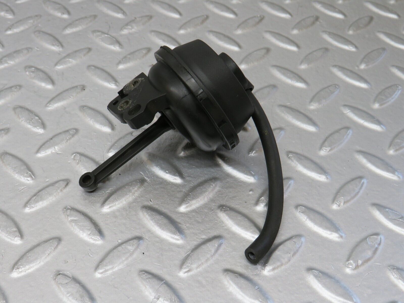 35064 Mercedes-Benz W210 320E Vacuum Valve 1121410069