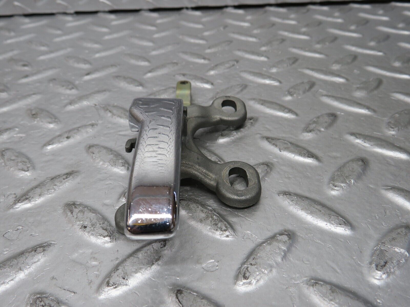 29689 Mercedes-Benz W123 230E Front Right Door Opener Door Handle