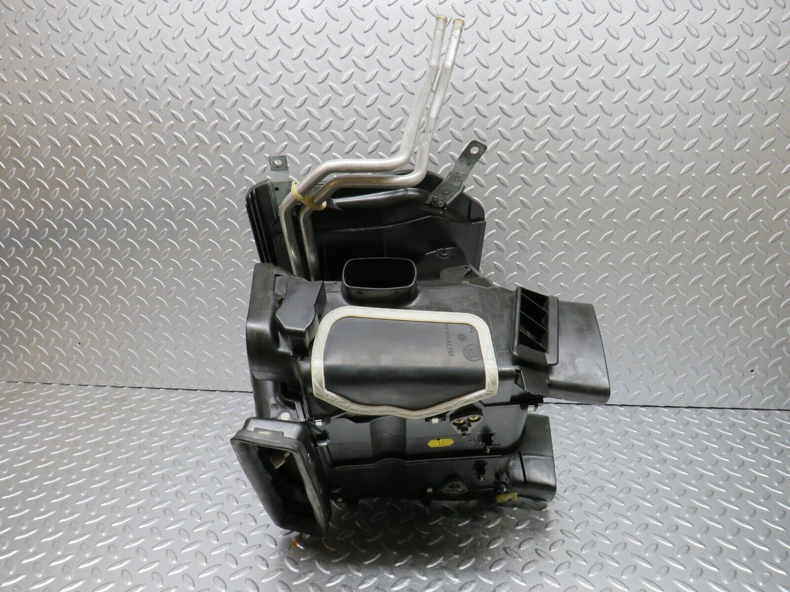 34235 Mercedes-Benz W124 260E Heater Box Blower Housing Behr 91.573.12.027