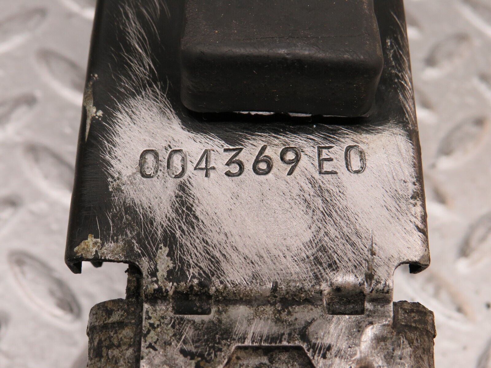 37406 Mercedes-Benz W109 300SEL Oil Cooler Radiator Behr 1161800065