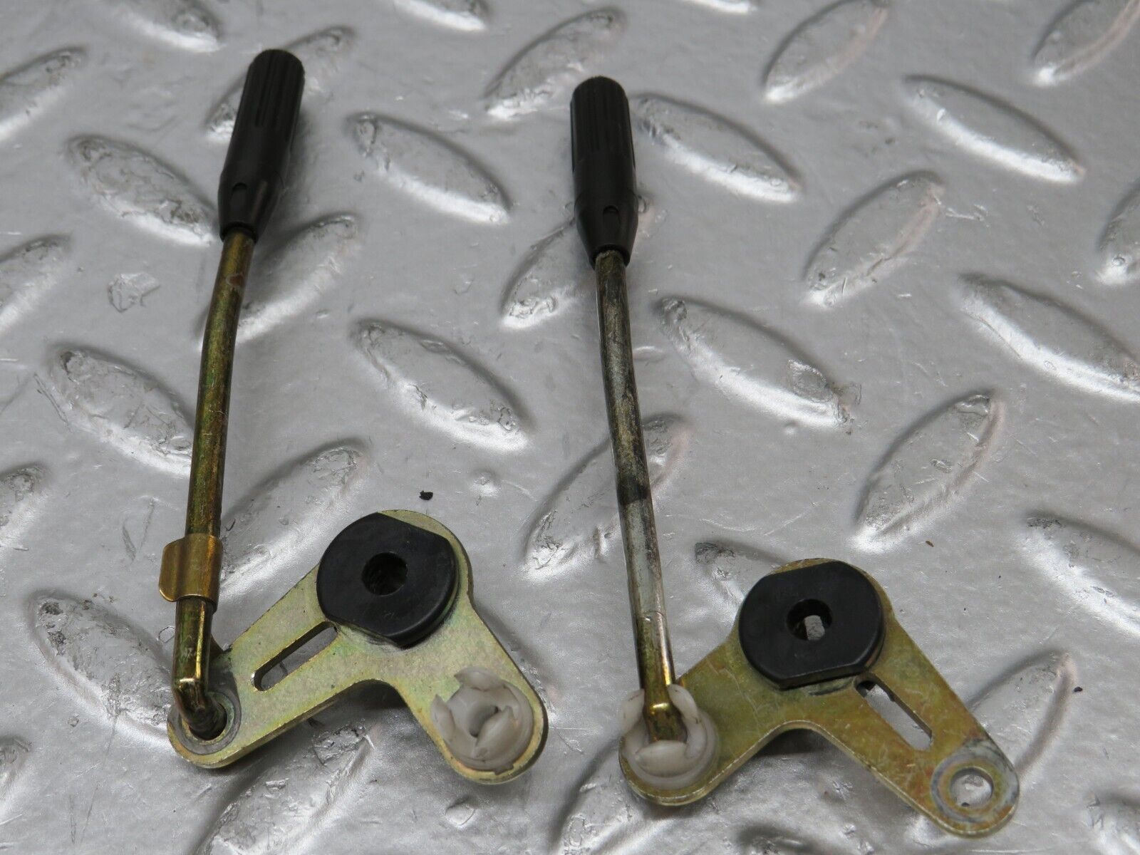 25877 Mercedes-Benz W124 280E Door Lock Knob Set