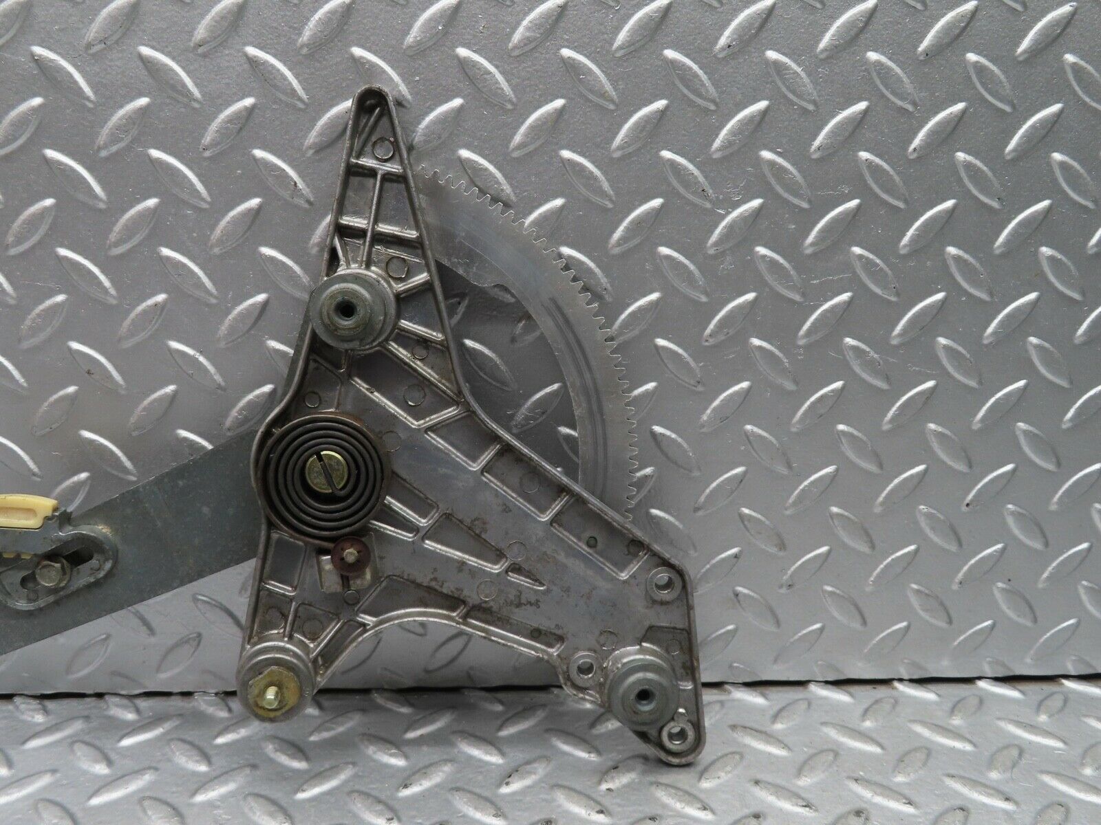 21437 Mercedes-Benz W126 300SE Rear Left Door Window Regulator 1267350111