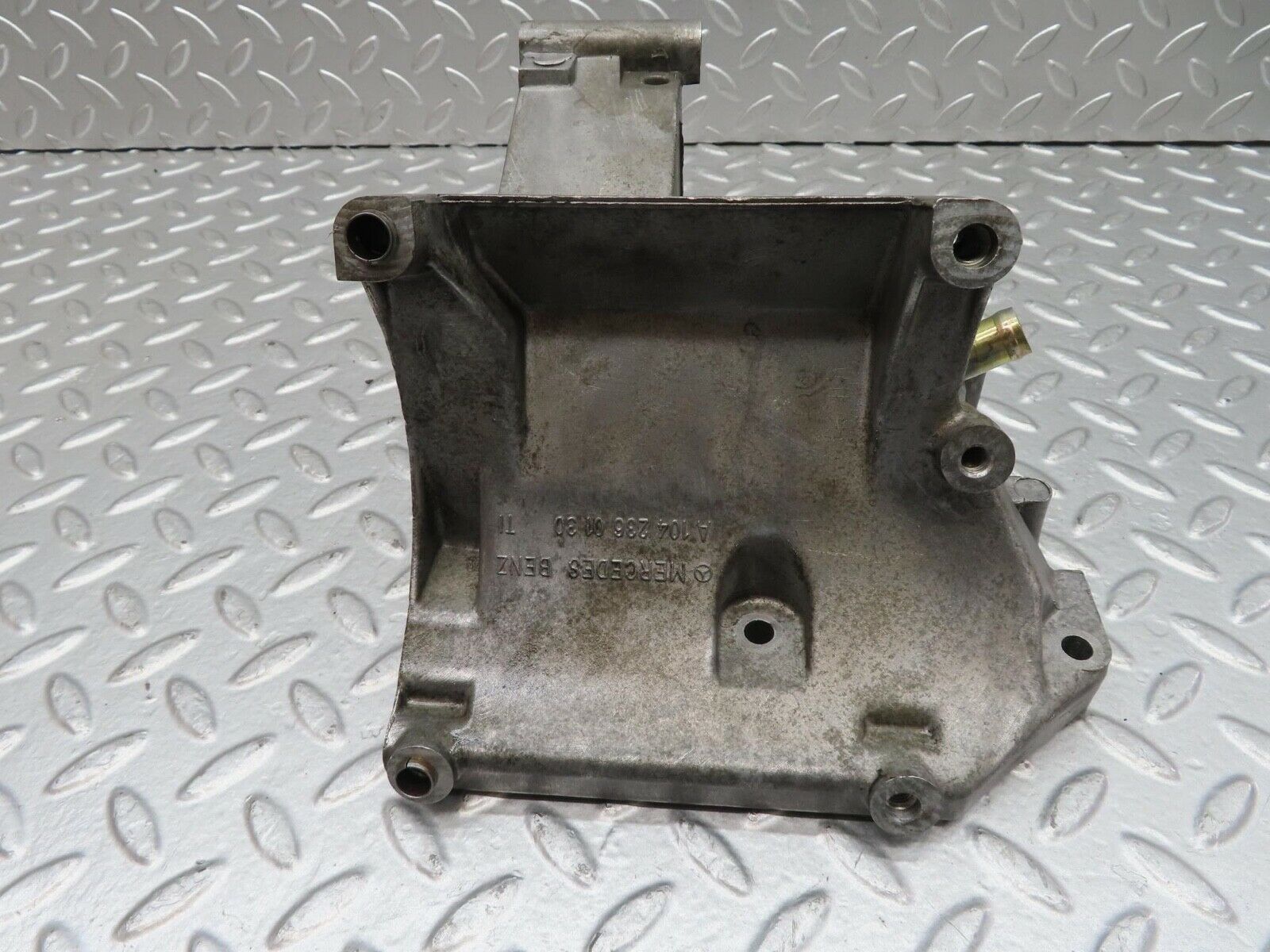 15047 Mercedes-Benz W140 S320 Air Con Compressor Bracket 1042360130