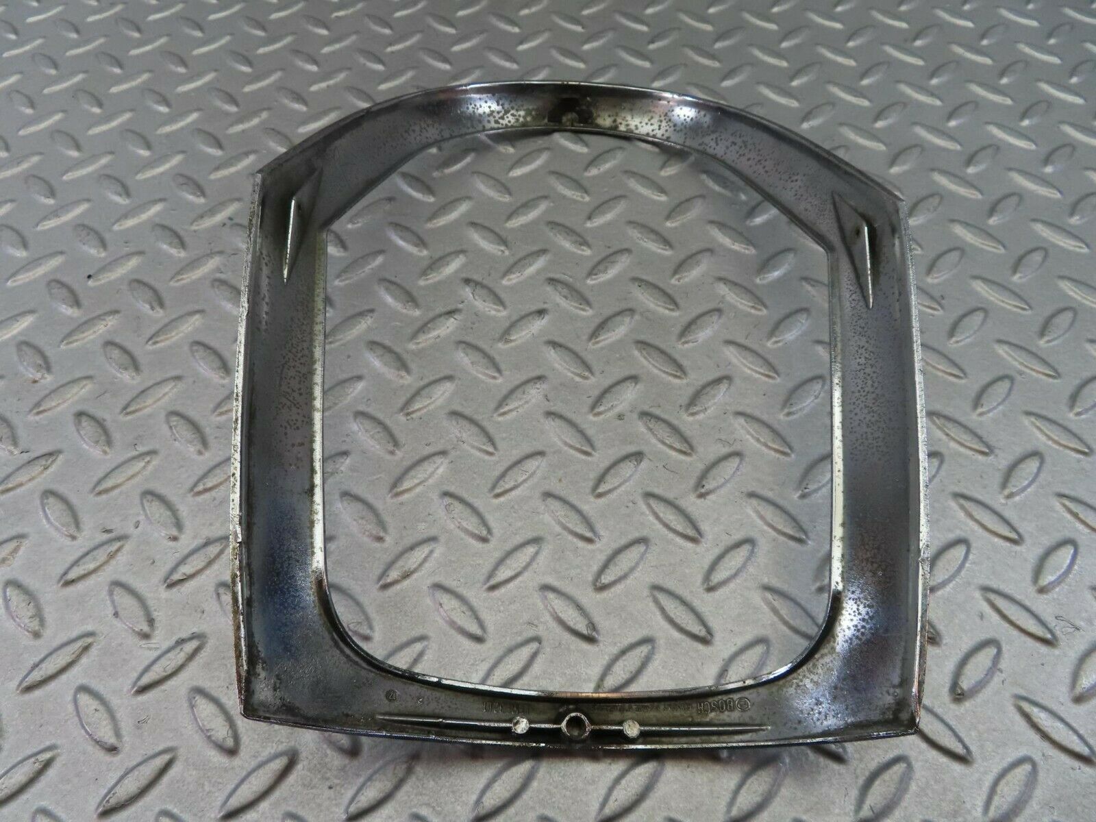 8122 Mercedes-Benz W108 Headlight Chrome Frame