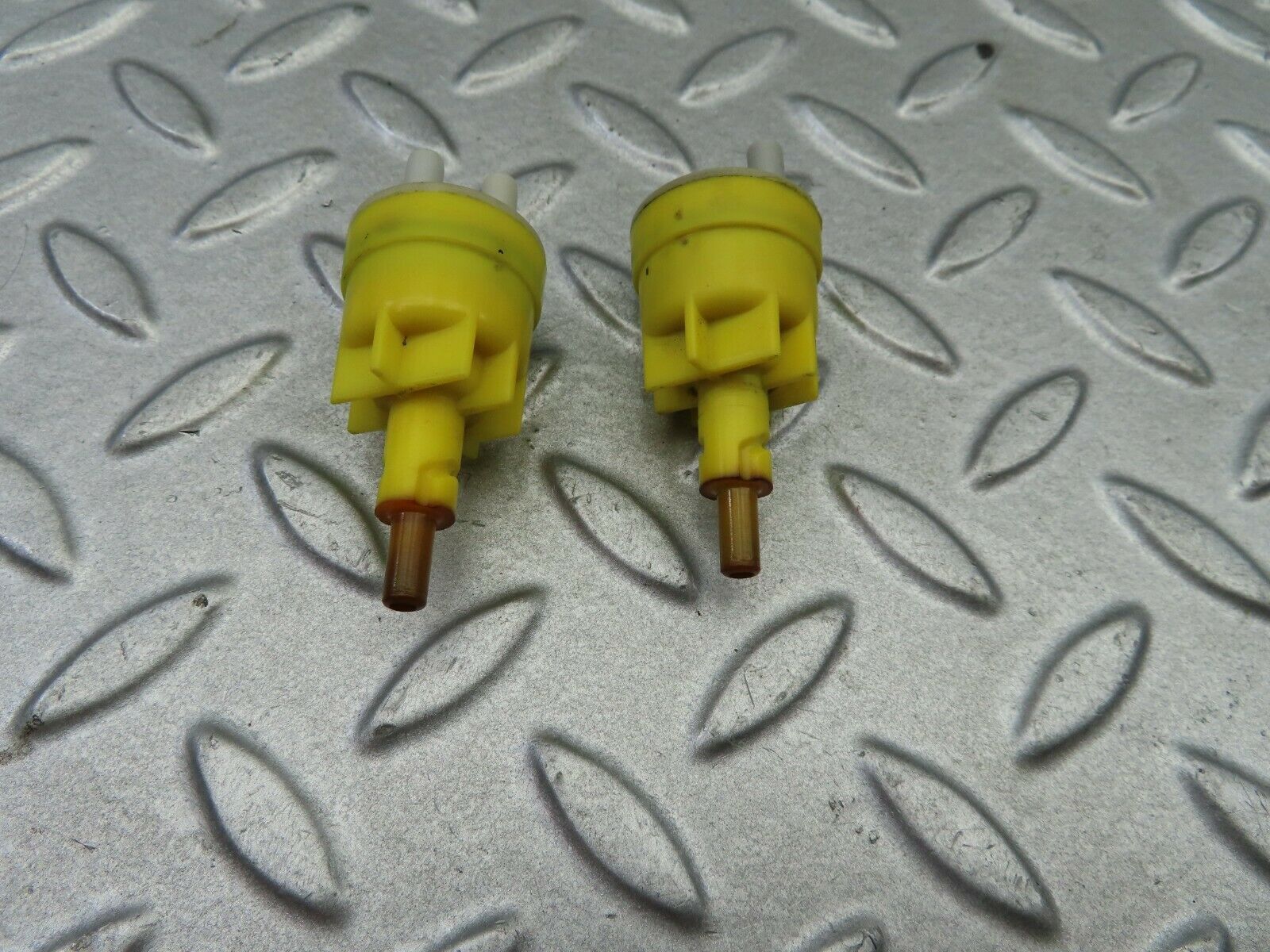 6271 Mercedes-Benz W126 380SE Vacuum Check Valve Pair 1268000078