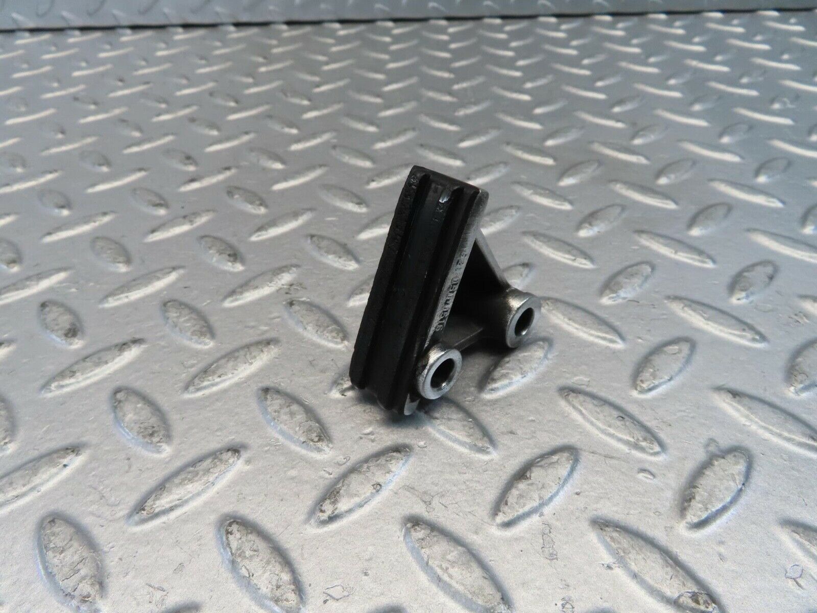 10988 Mercedes-Benz W115 220D Timing Chain Guide Rail 6210500516