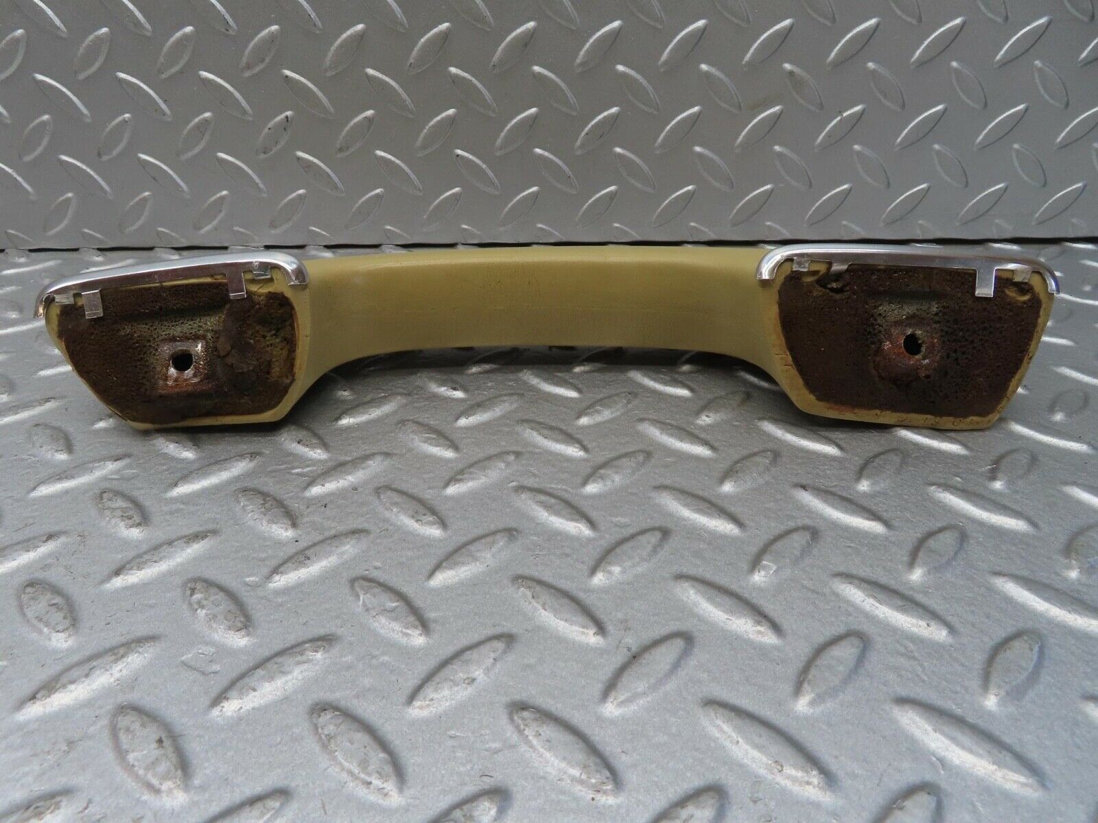 13454 Mercedes-Benz W123 200 Interior Door Handle Rear Left Cream 1239701901