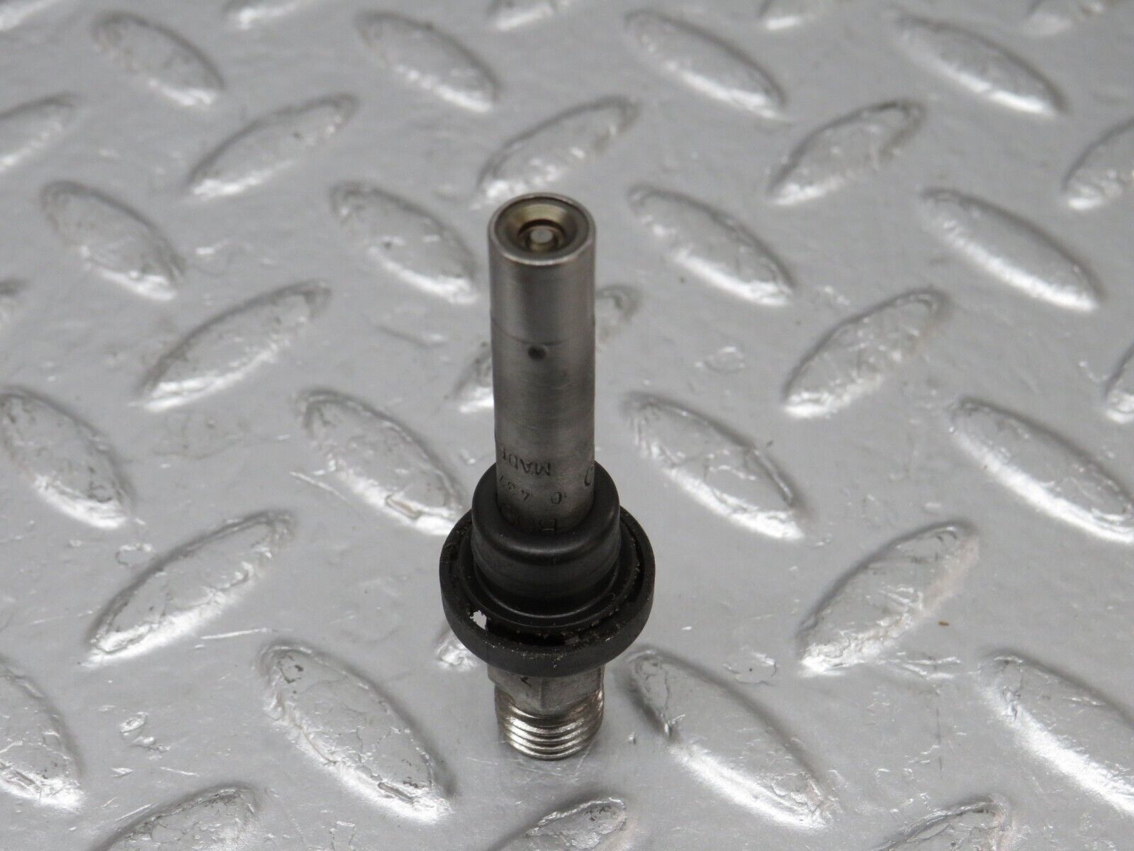 34124 Mercedes-Benz W124 260E Fuel Injector Bosch 0437502010