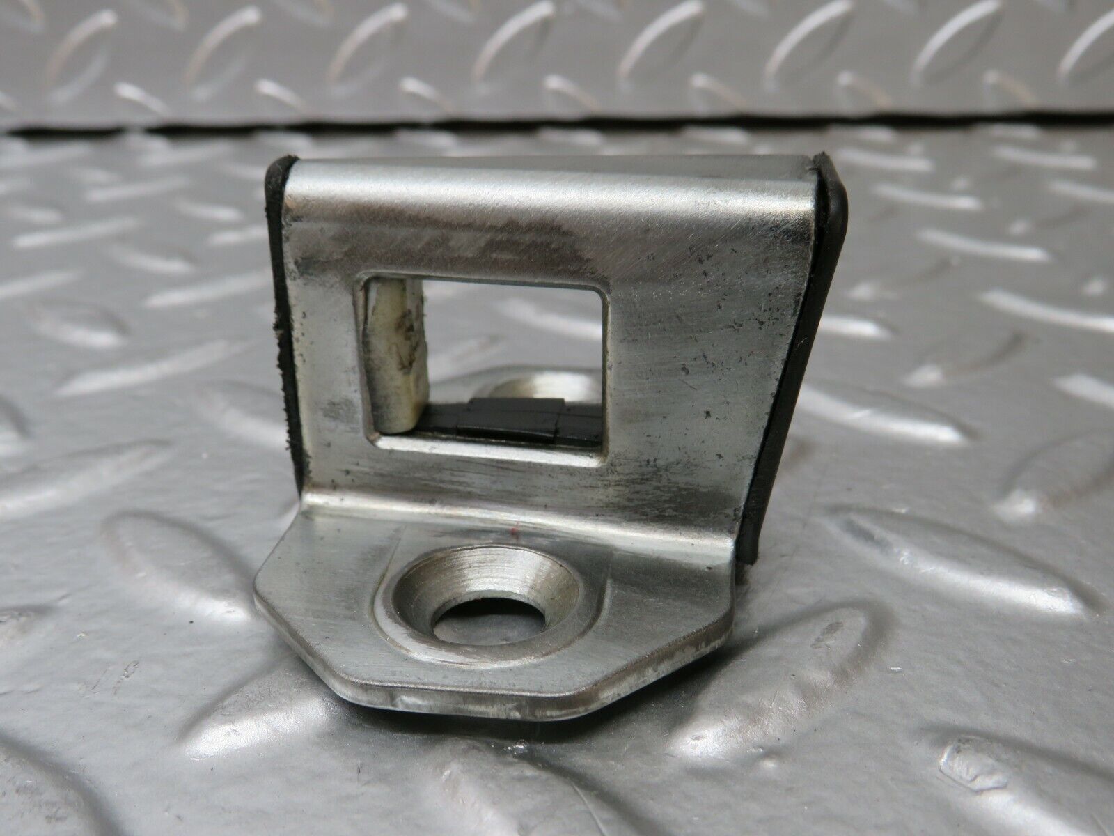 27744 Mercedes-Benz S124 300TE Wagon Door Lock Latch