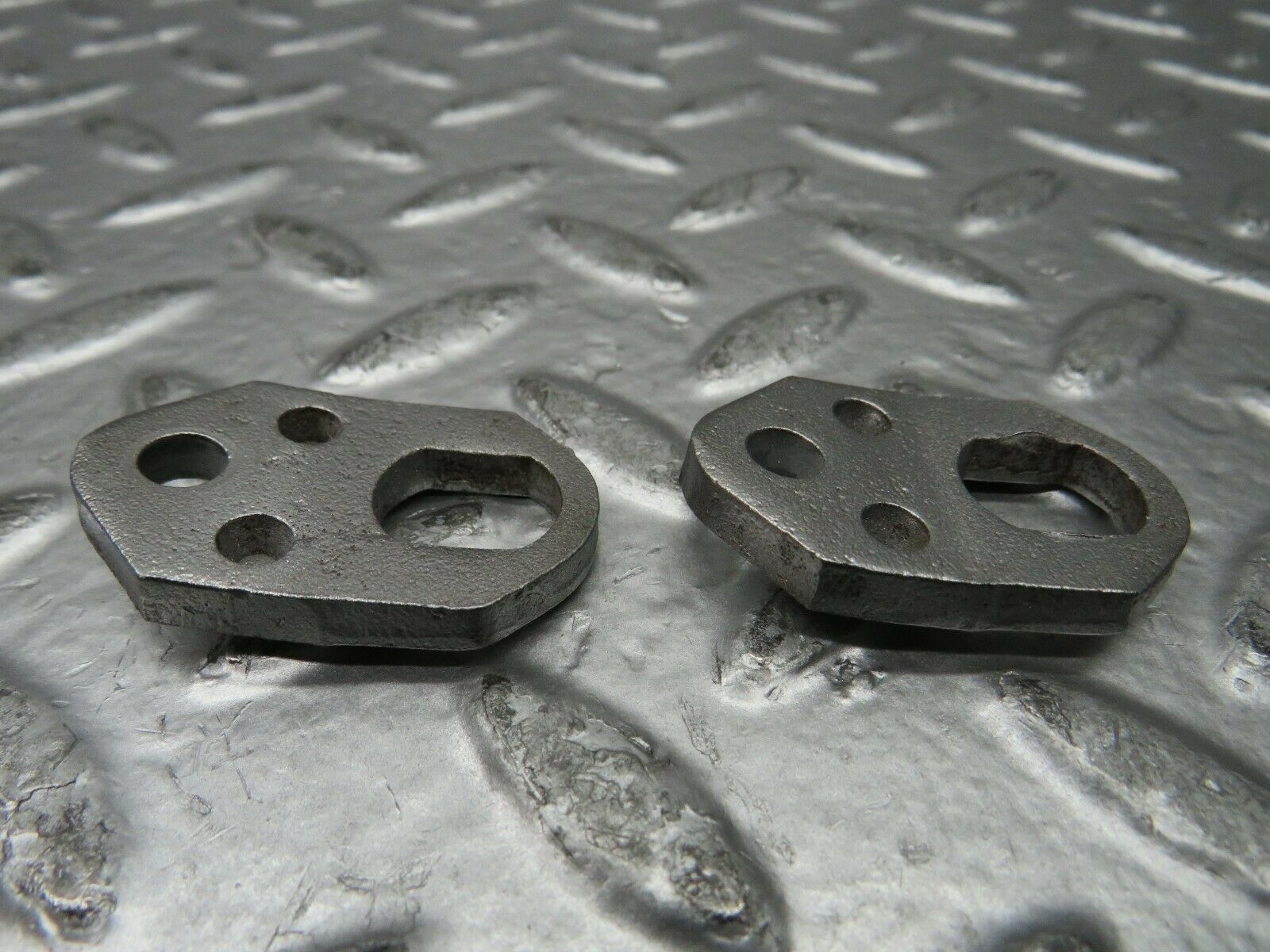 23172 Mercedes-Benz C107 450SLC Coupe Fuel Injector Bracket Pair